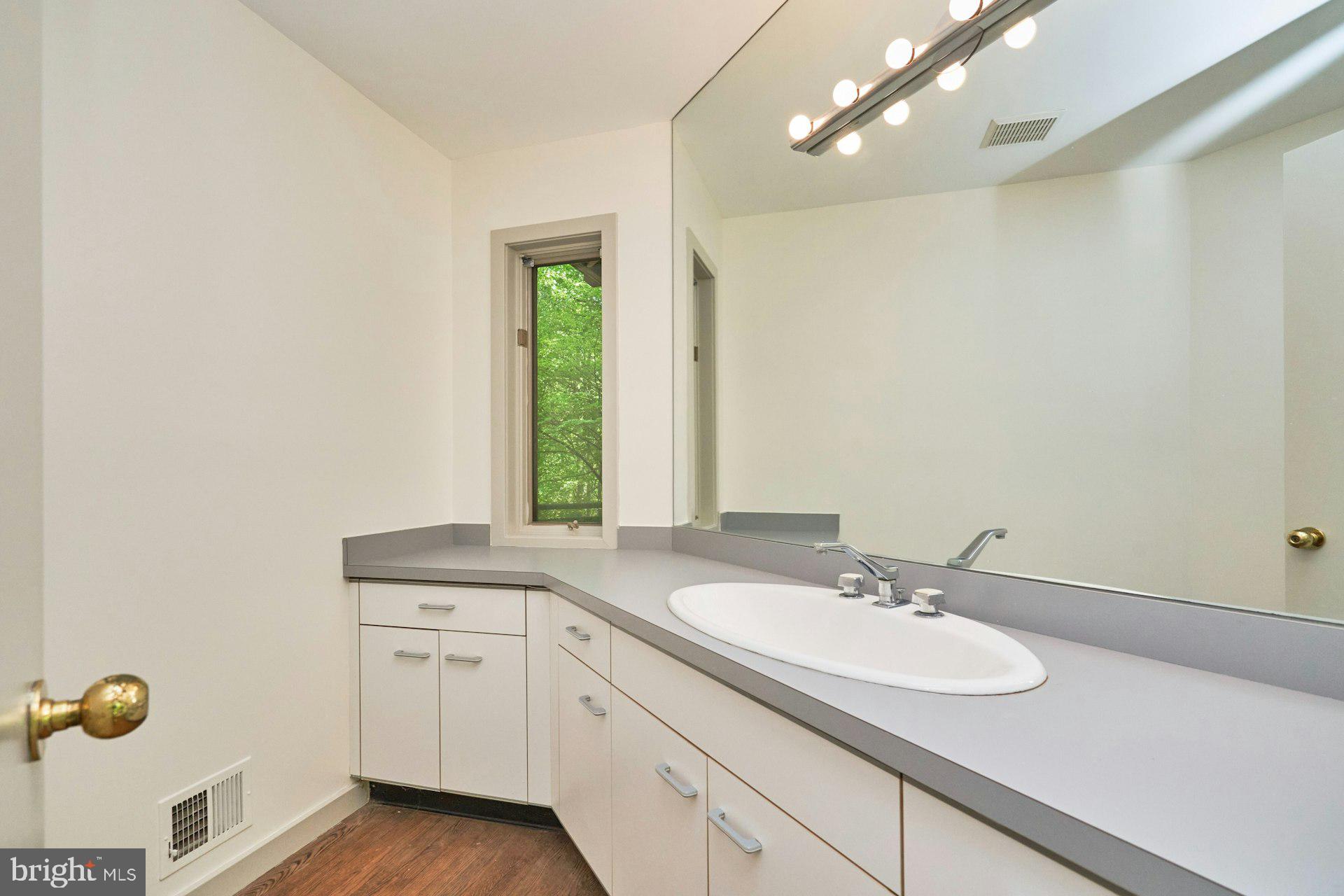 WALKER WOODS LAKE - Residential