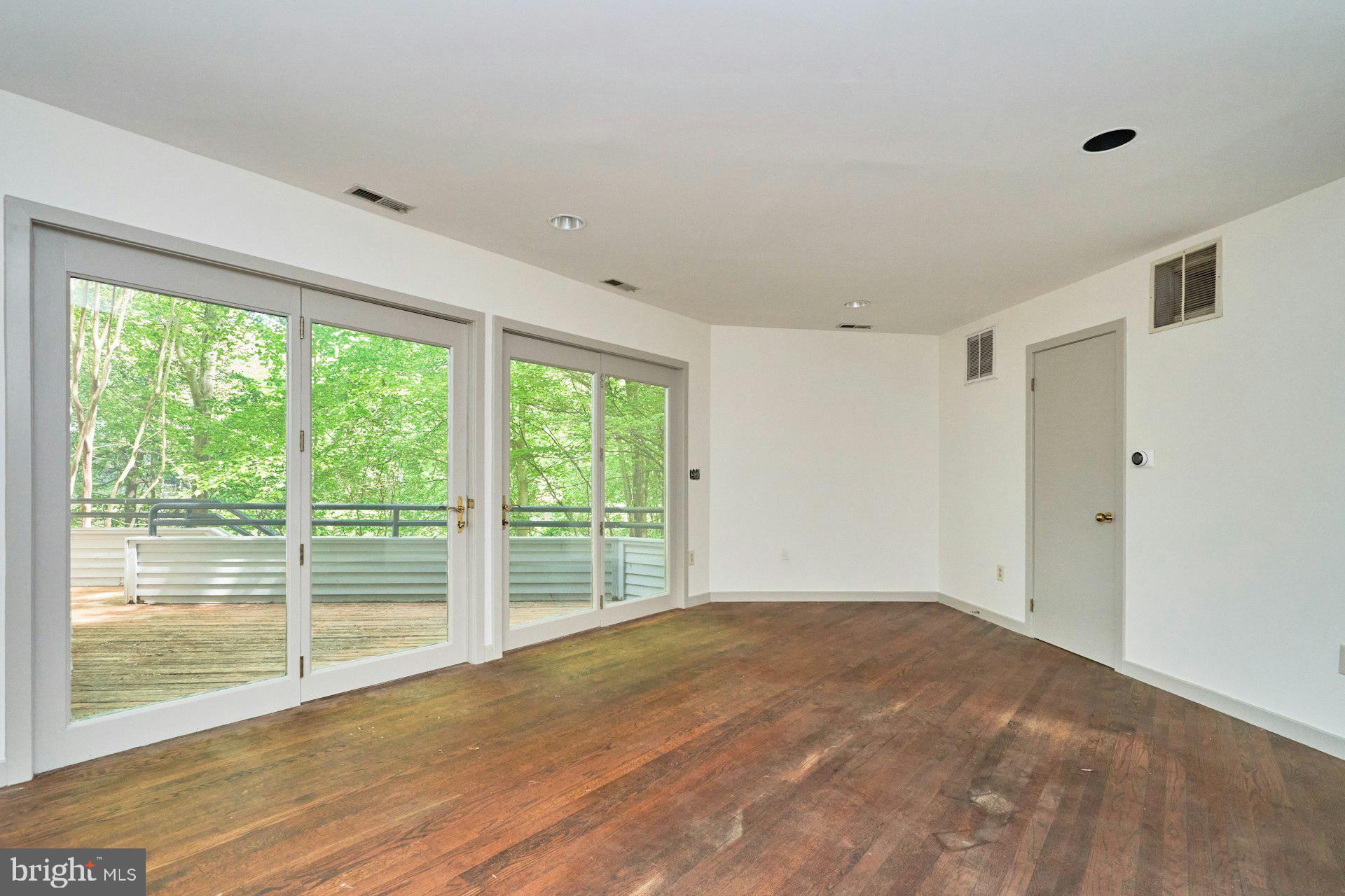 WALKER WOODS LAKE - Residential