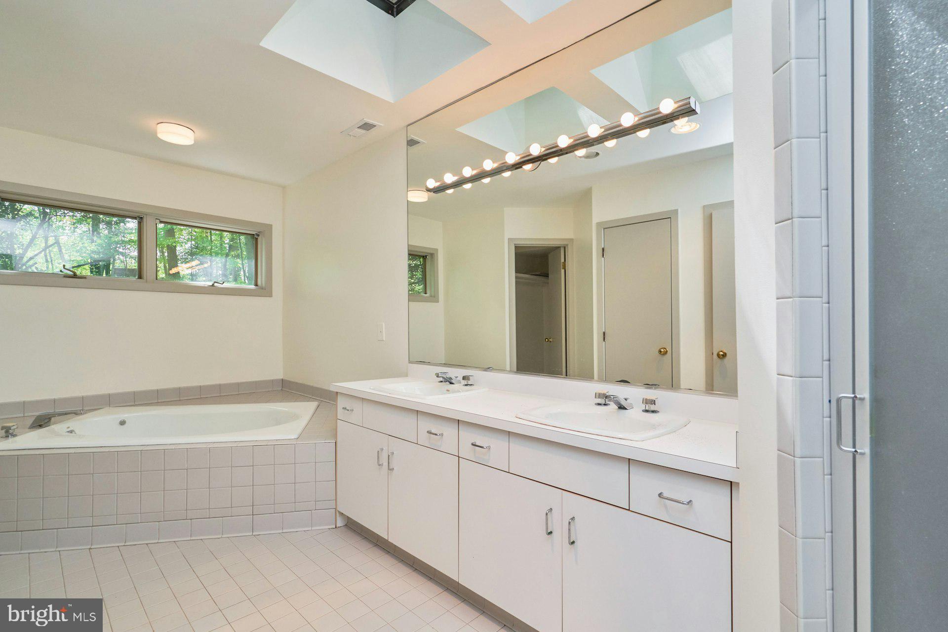 WALKER WOODS LAKE - Residential