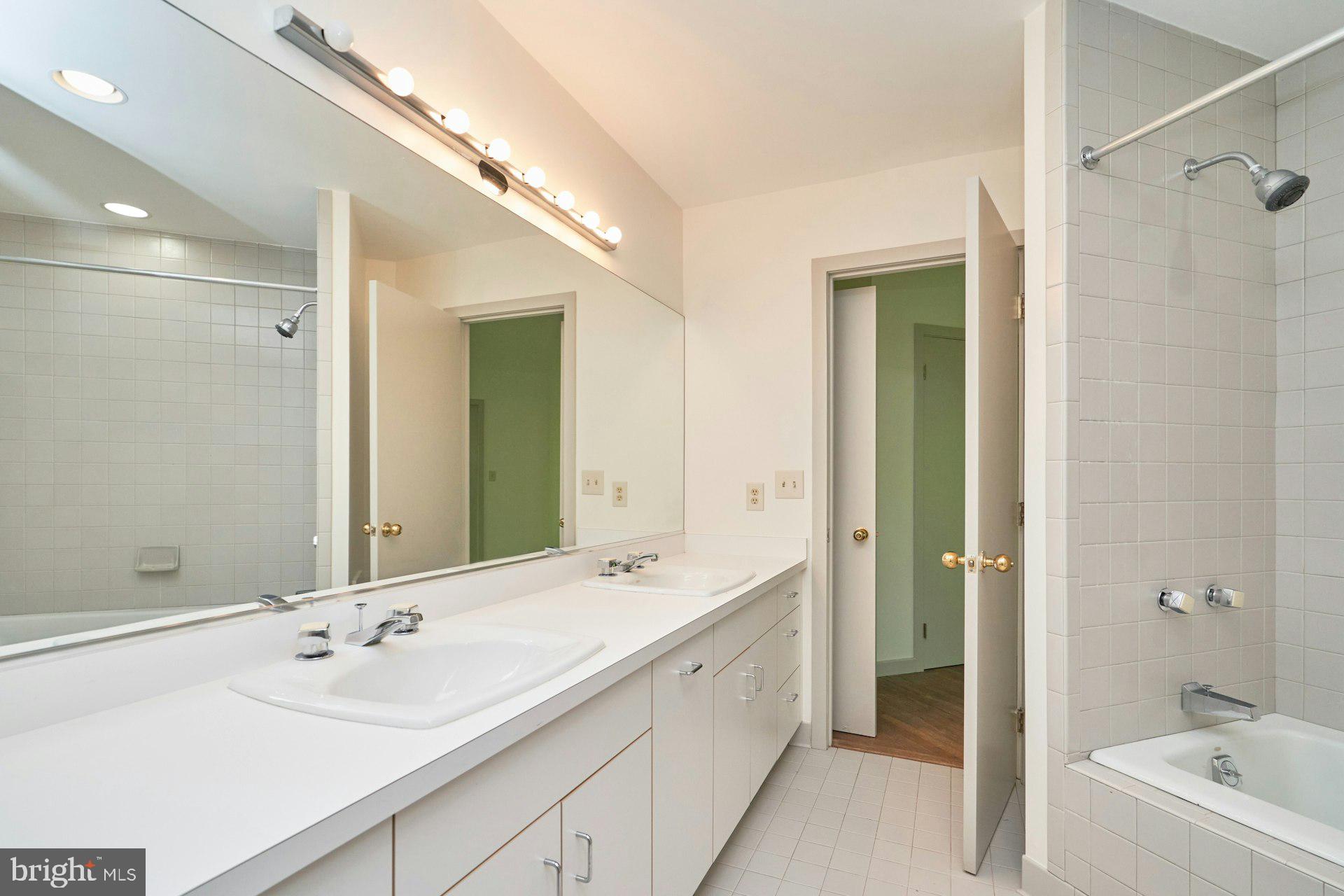 WALKER WOODS LAKE - Residential