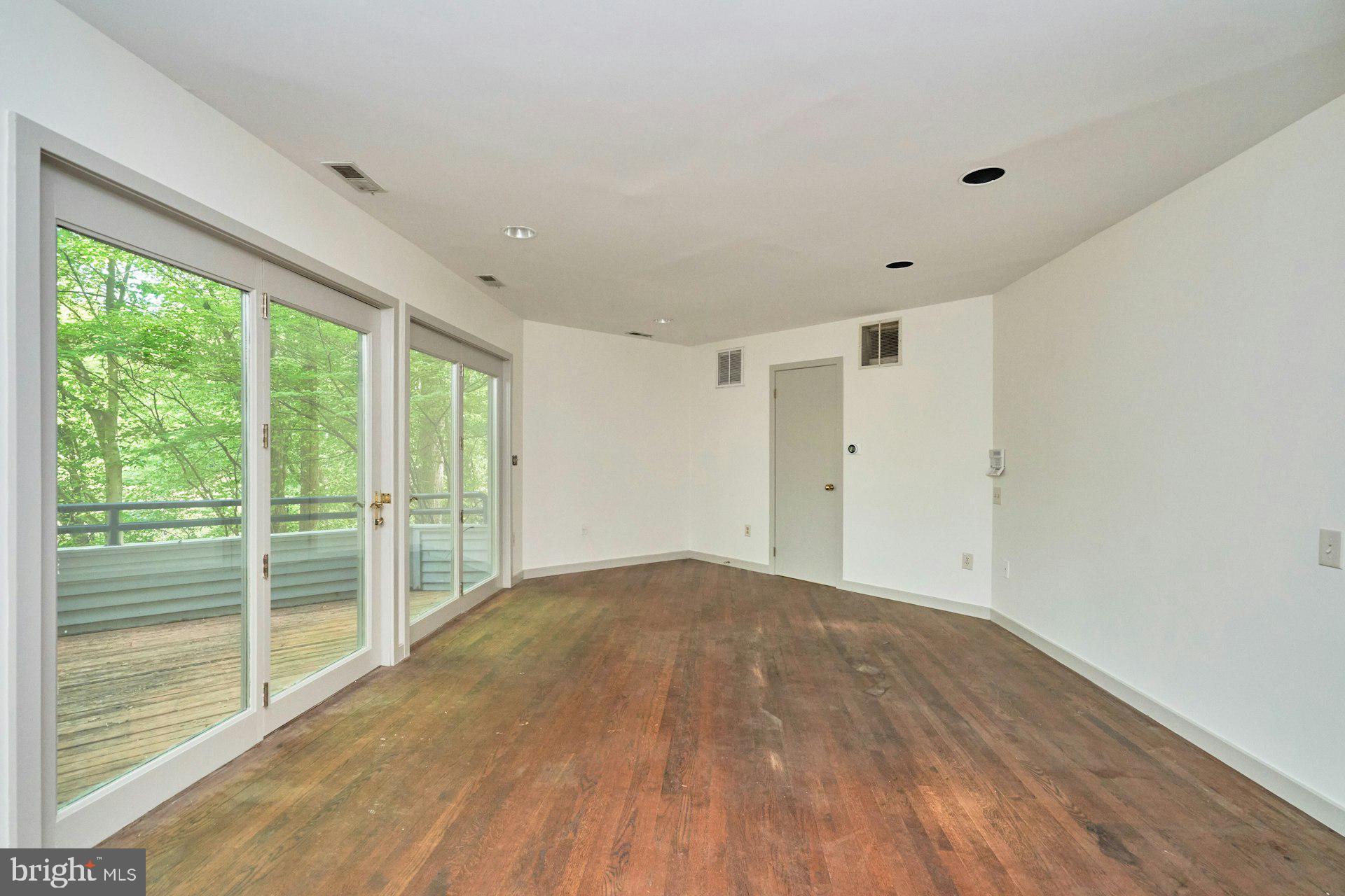 WALKER WOODS LAKE - Residential