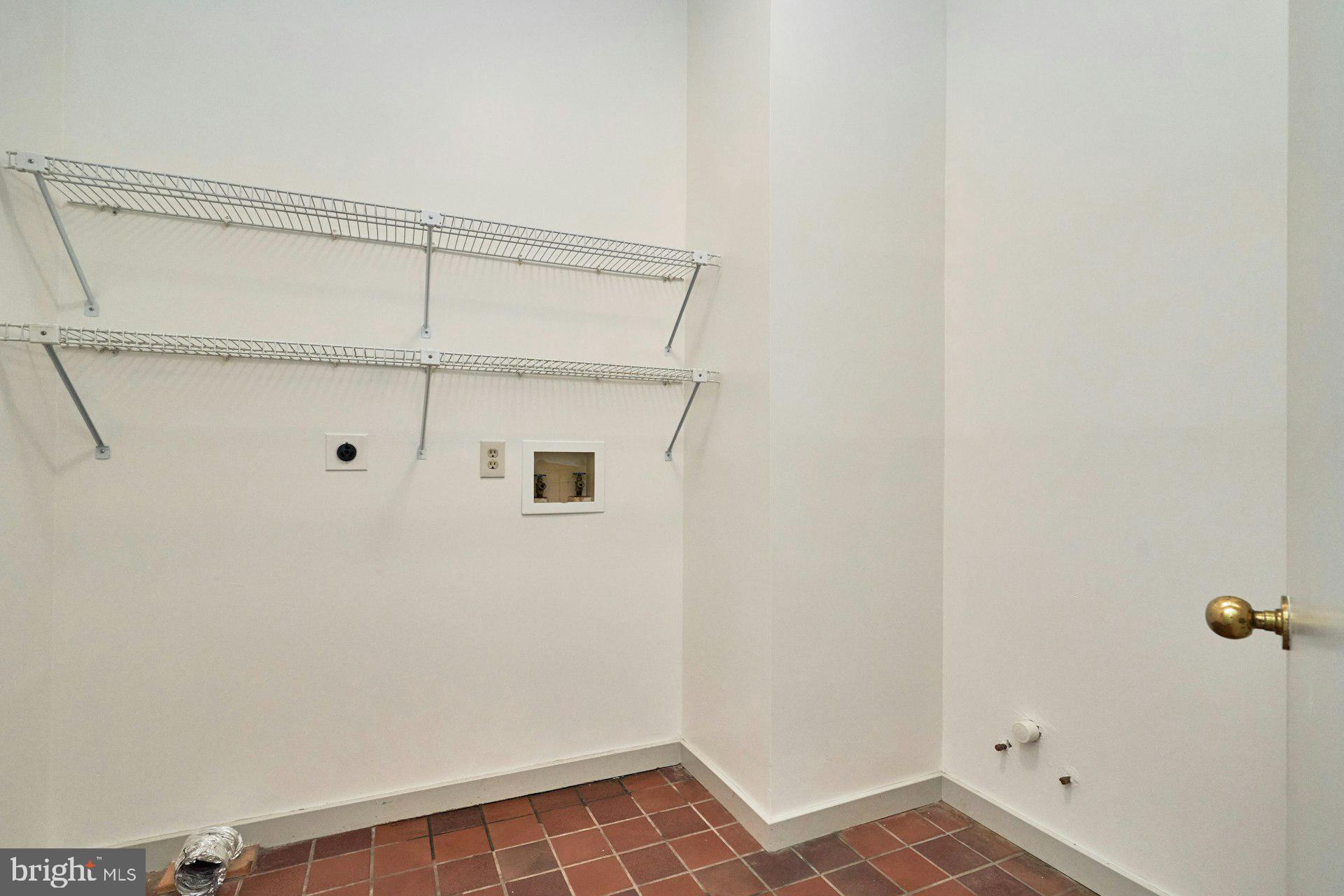 WALKER WOODS LAKE - Residential