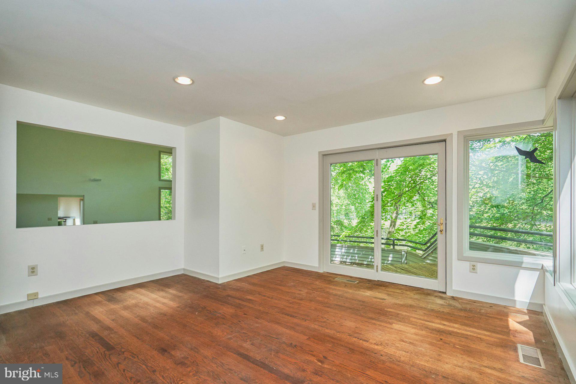 WALKER WOODS LAKE - Residential