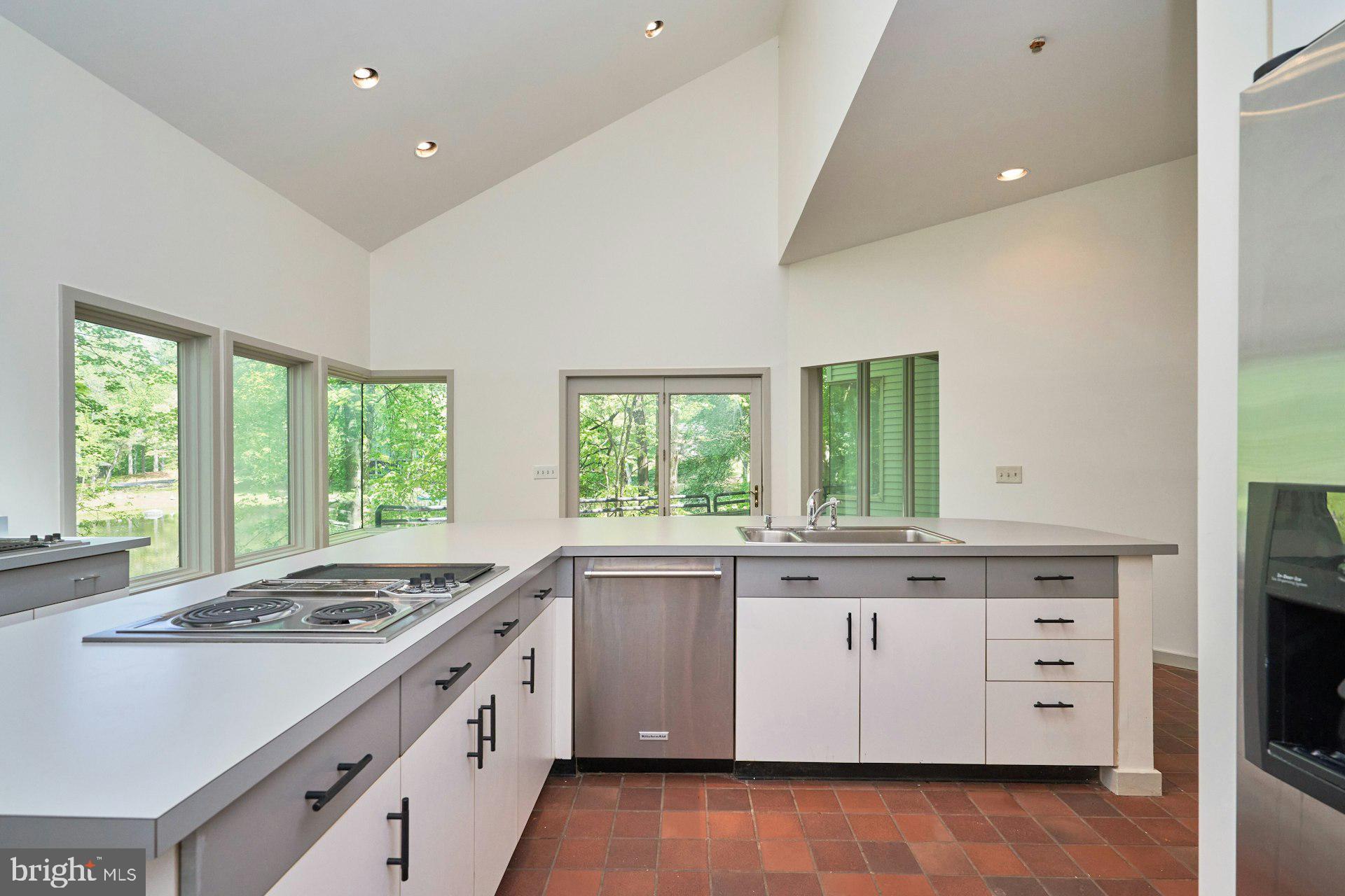 WALKER WOODS LAKE - Residential