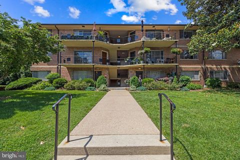 Photo of 5007 Sentinel Drive #45, BETHESDA, MD 20816 (MLS # MDMC2228638)