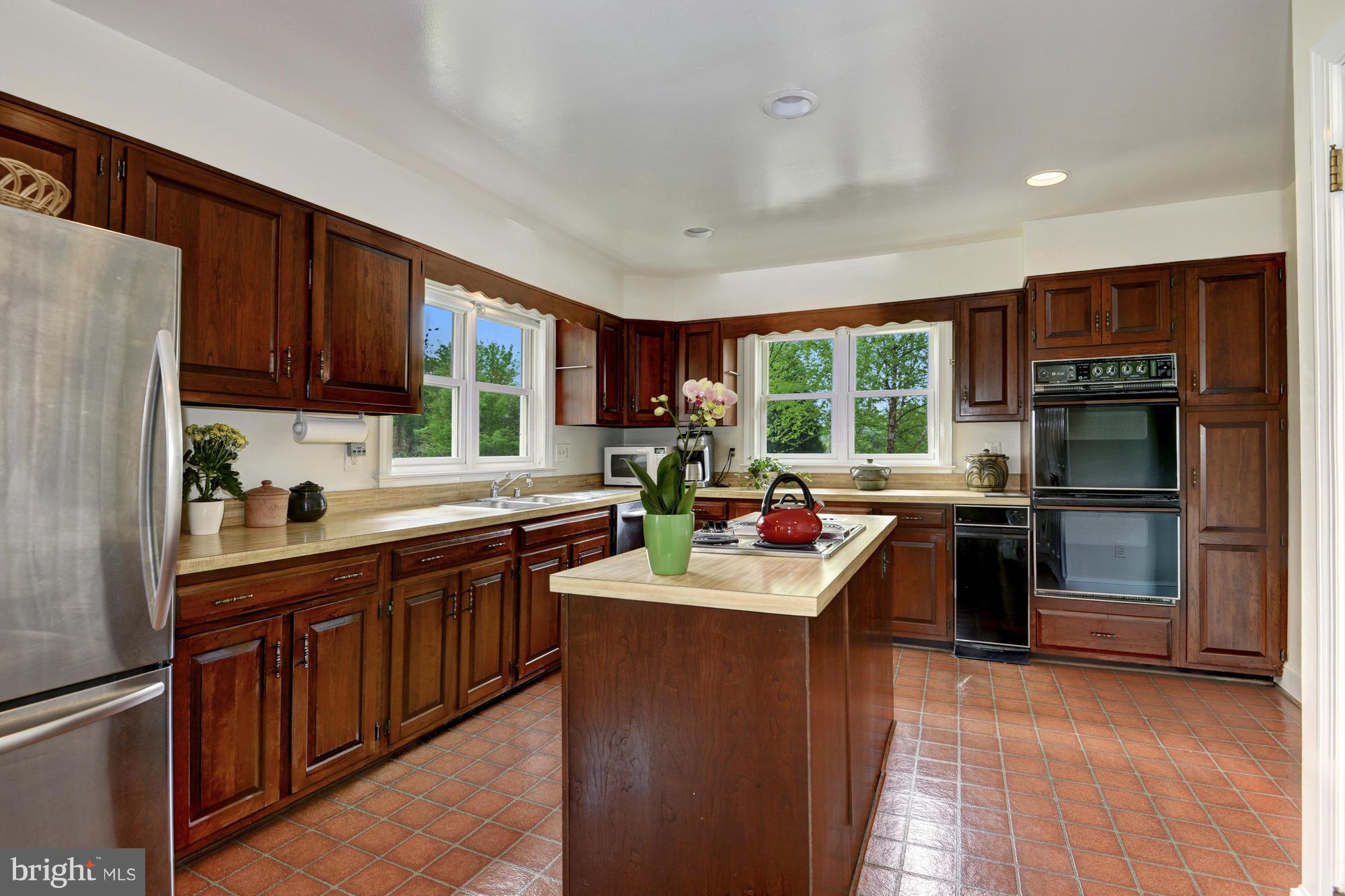 COUNTRYSIDE - Residential