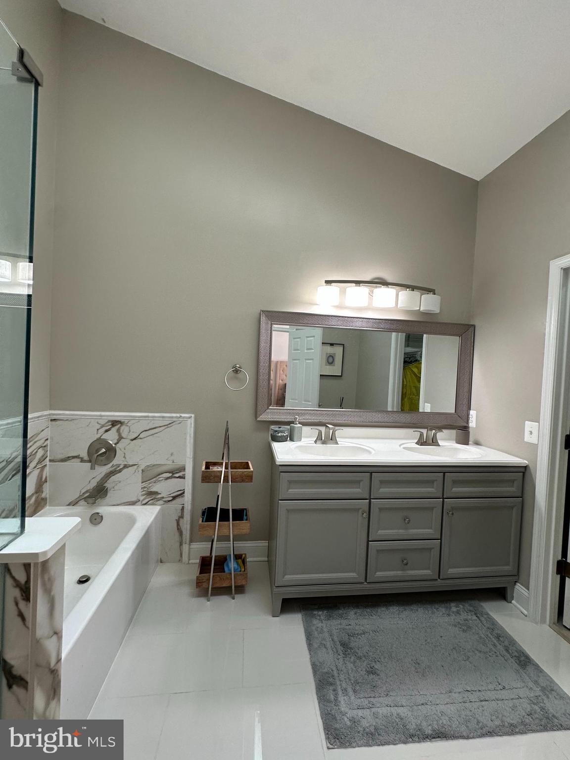 RIVER OAKS - Residential Lease