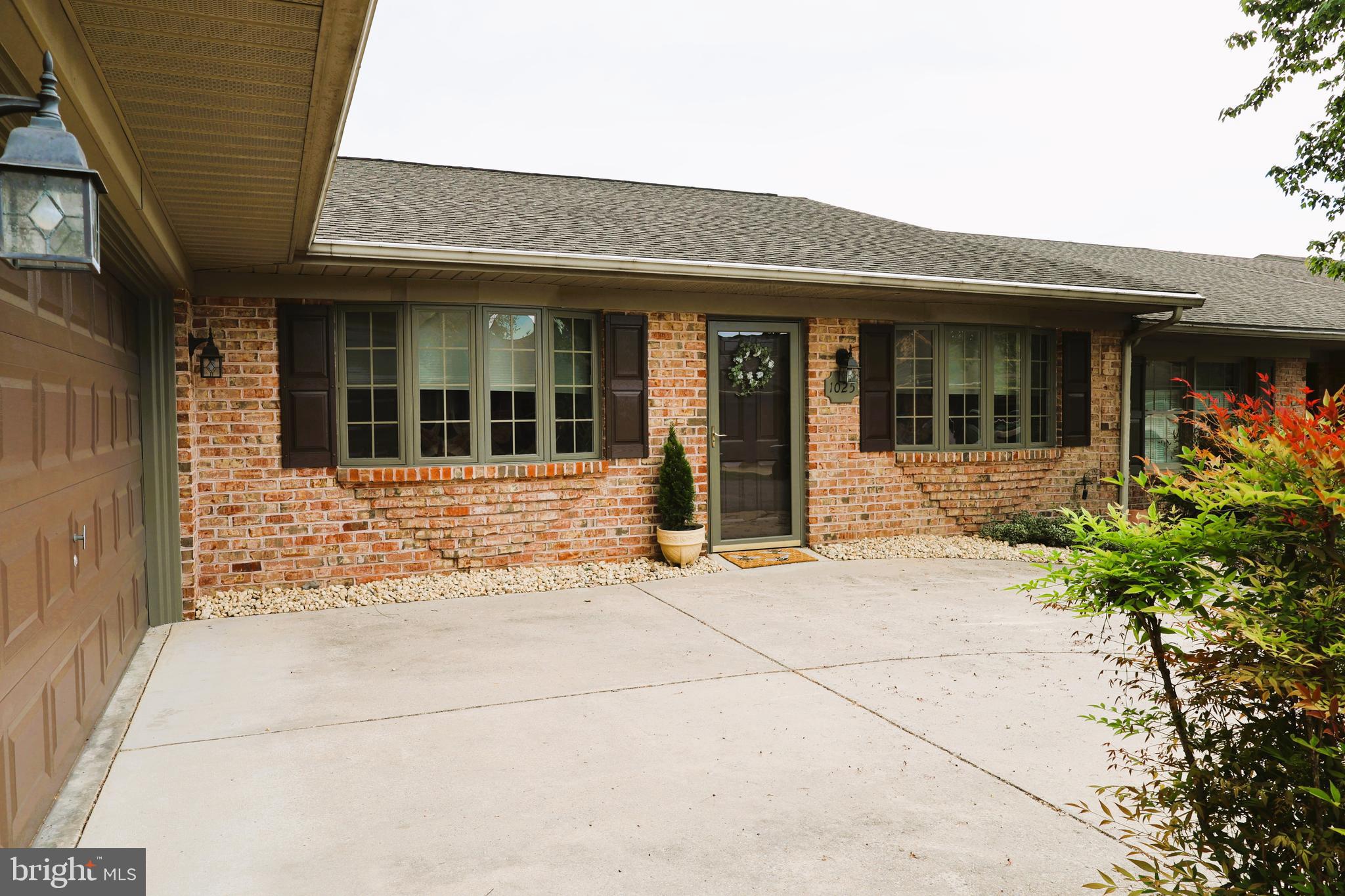 1025 MATTHEW COURT