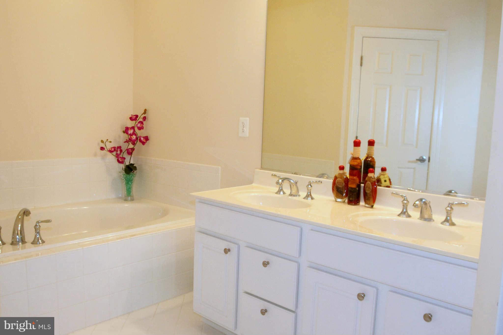 HIDDEN CREEK - Residential Lease