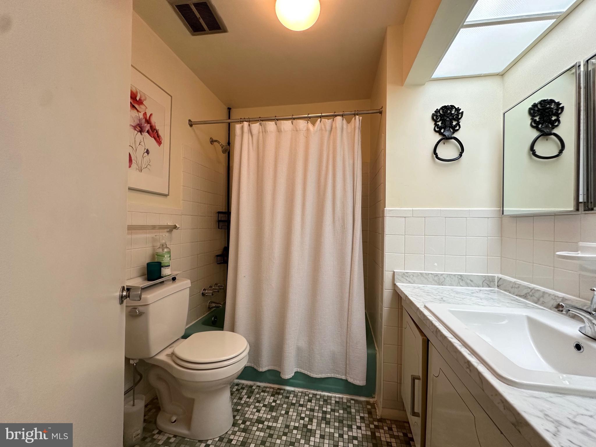 GREENVIEW MANOR - Residential Lease