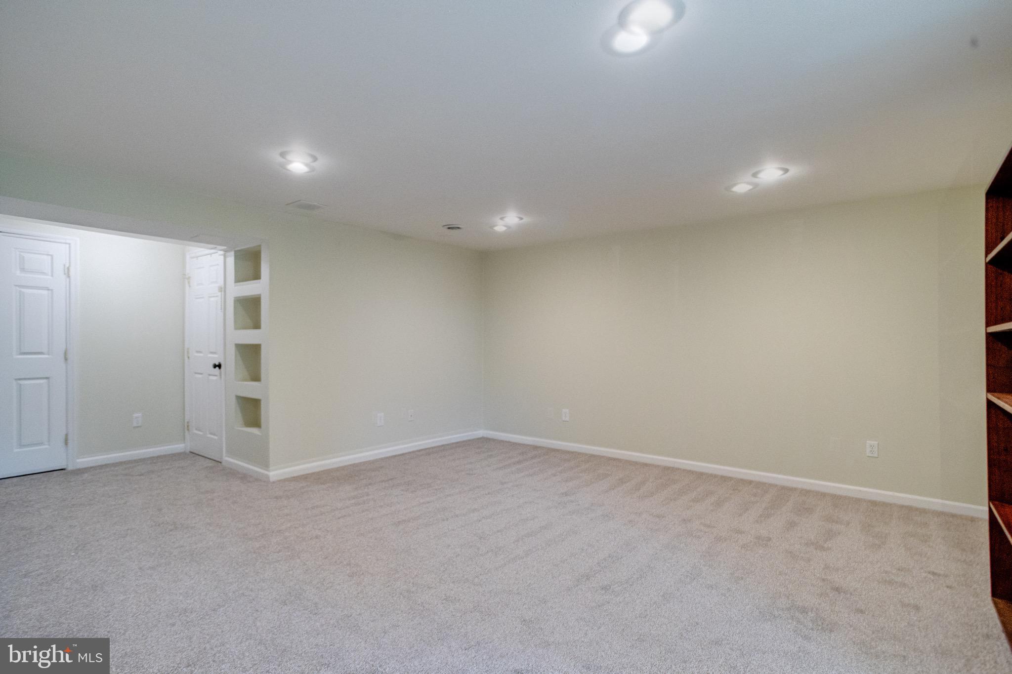 WOODBRIDGE CENTER - Residential