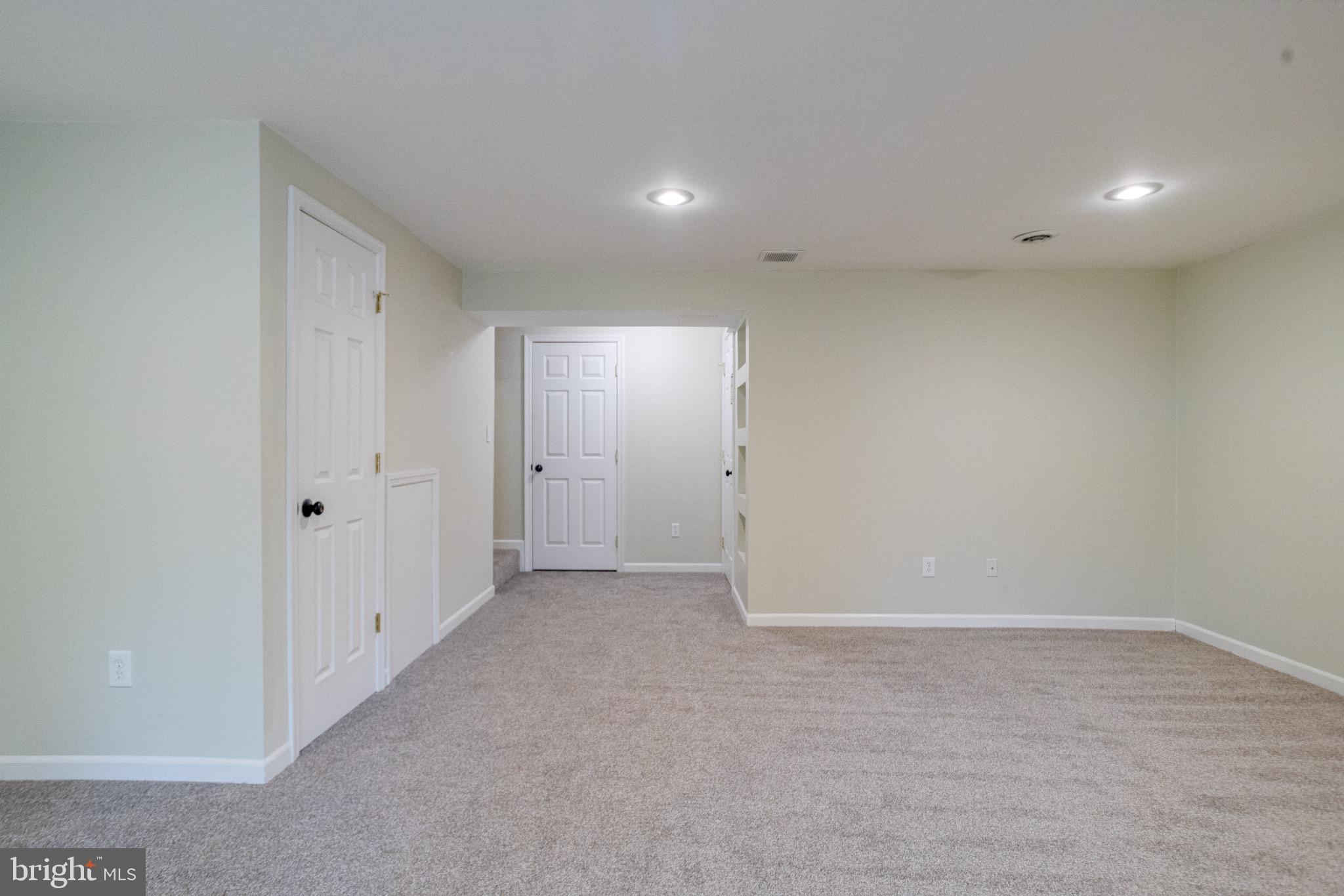 WOODBRIDGE CENTER - Residential