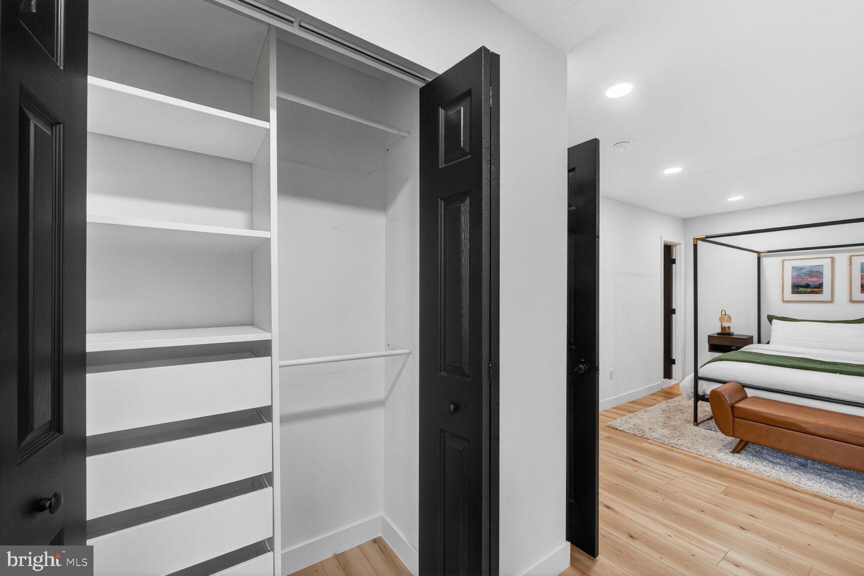 BROOKFIELD - Residential