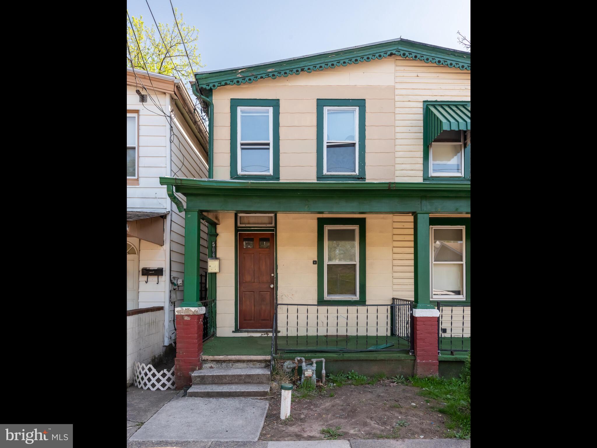 Attention investors! Welcome to 564 Walnut St, a 2-bedroom, 1-bathroom home in Pottstown that’s been refreshed and is ready for its next chapter. Featuring fresh paint, completed repairs, and a brand-new heating system. The first floor includes a living room, dining room, and kitchen, while the second floor offers two bedrooms and a full bathroom. With an estimated market rent of $1,400/month, this property presents a strong investment opportunity. Conveniently located near local amenities and major commuter routes, don't miss out on this amazing opportunity!