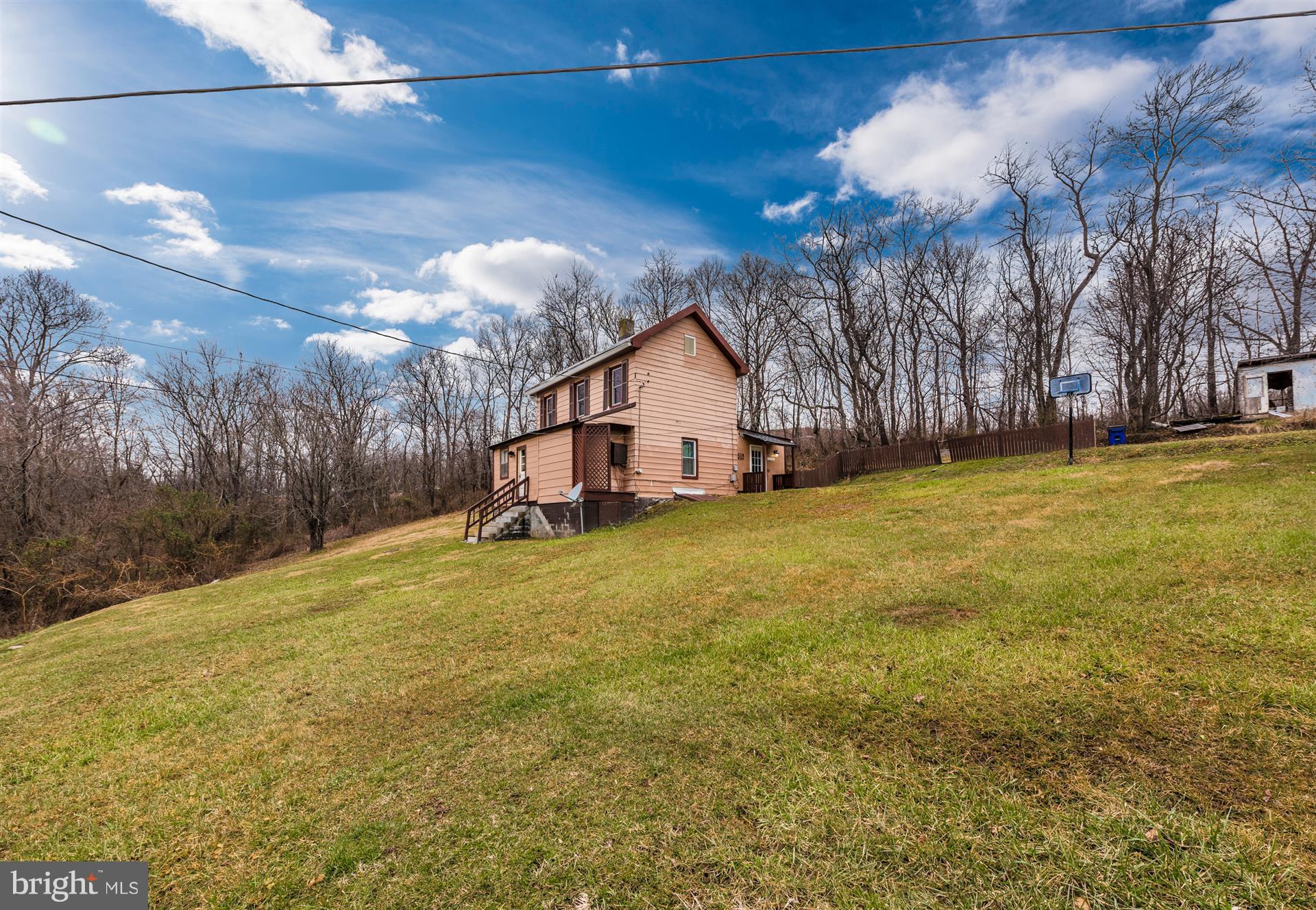 1402 WOODENBRIDGE LN
