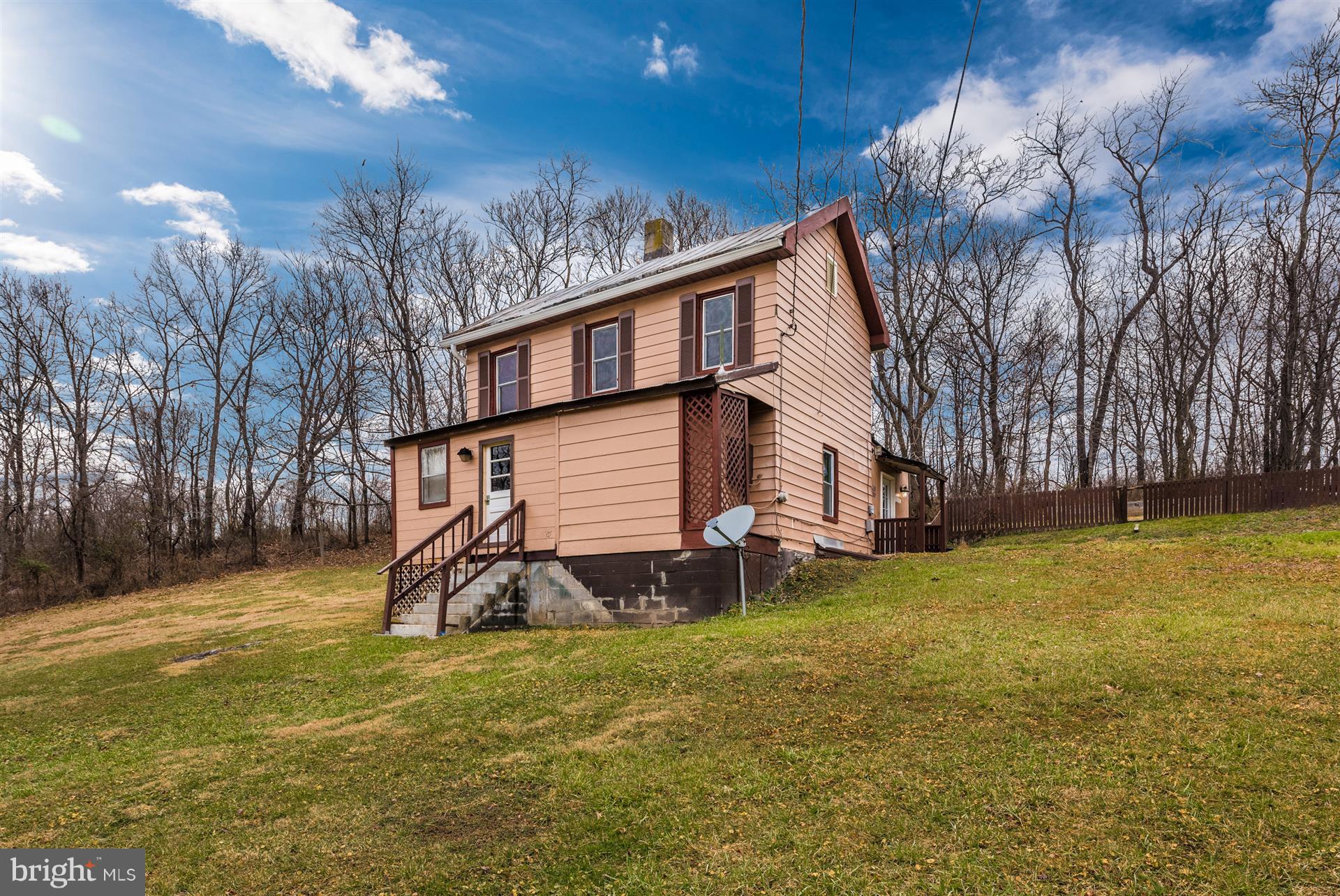 1402 WOODENBRIDGE LN