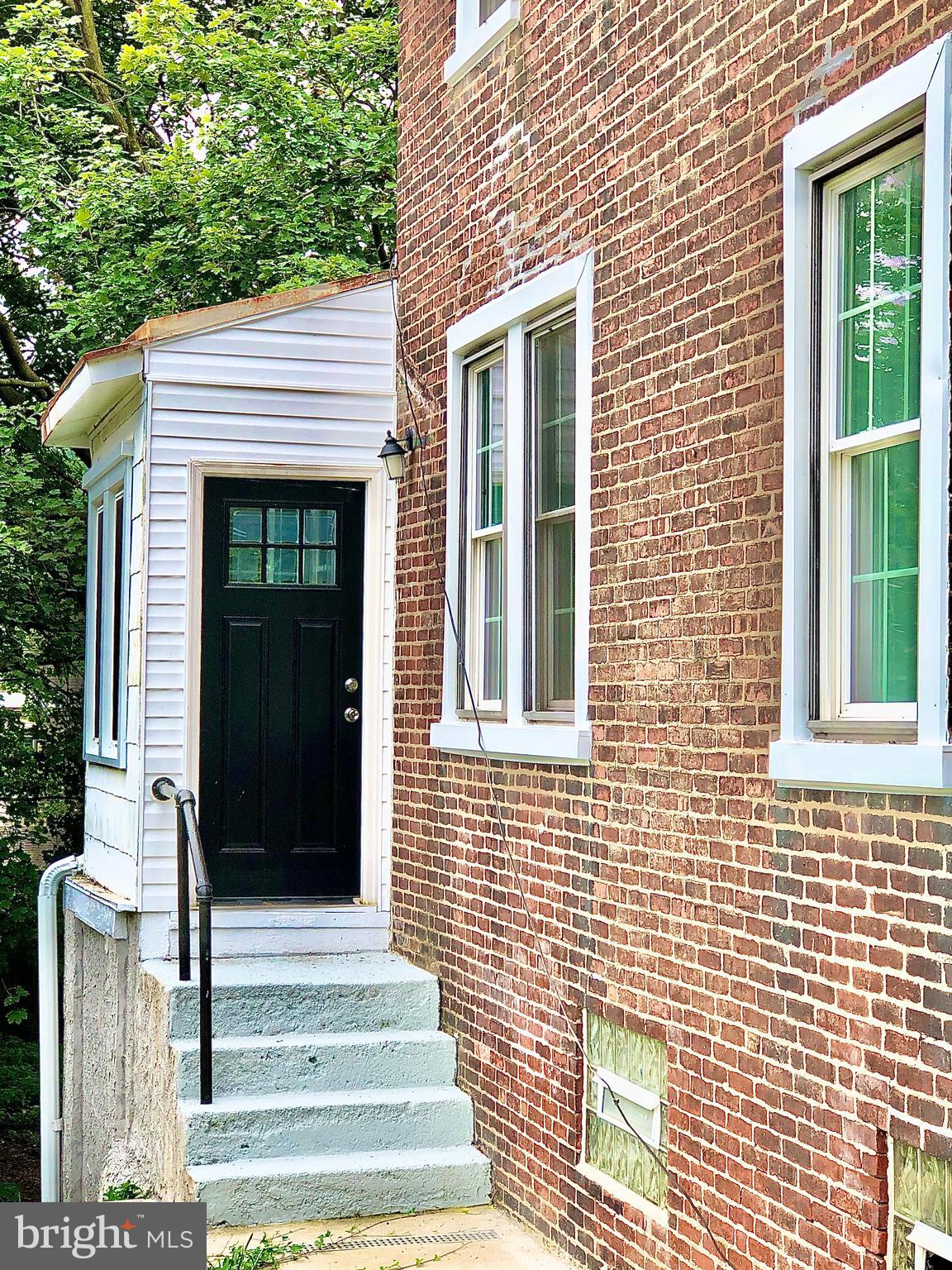 927 SPRING MILL AVENUE