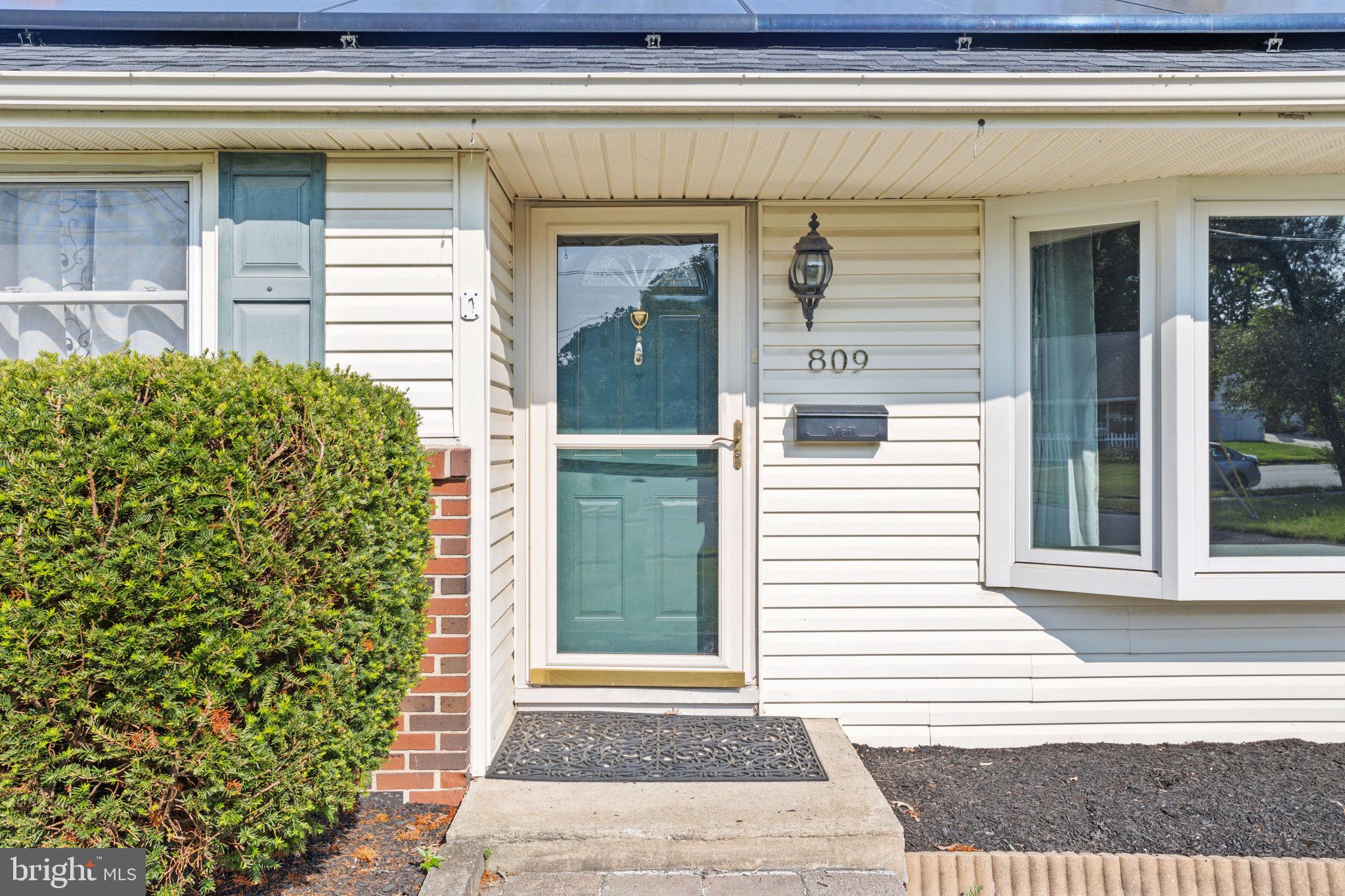 809 COLBY AVENUE