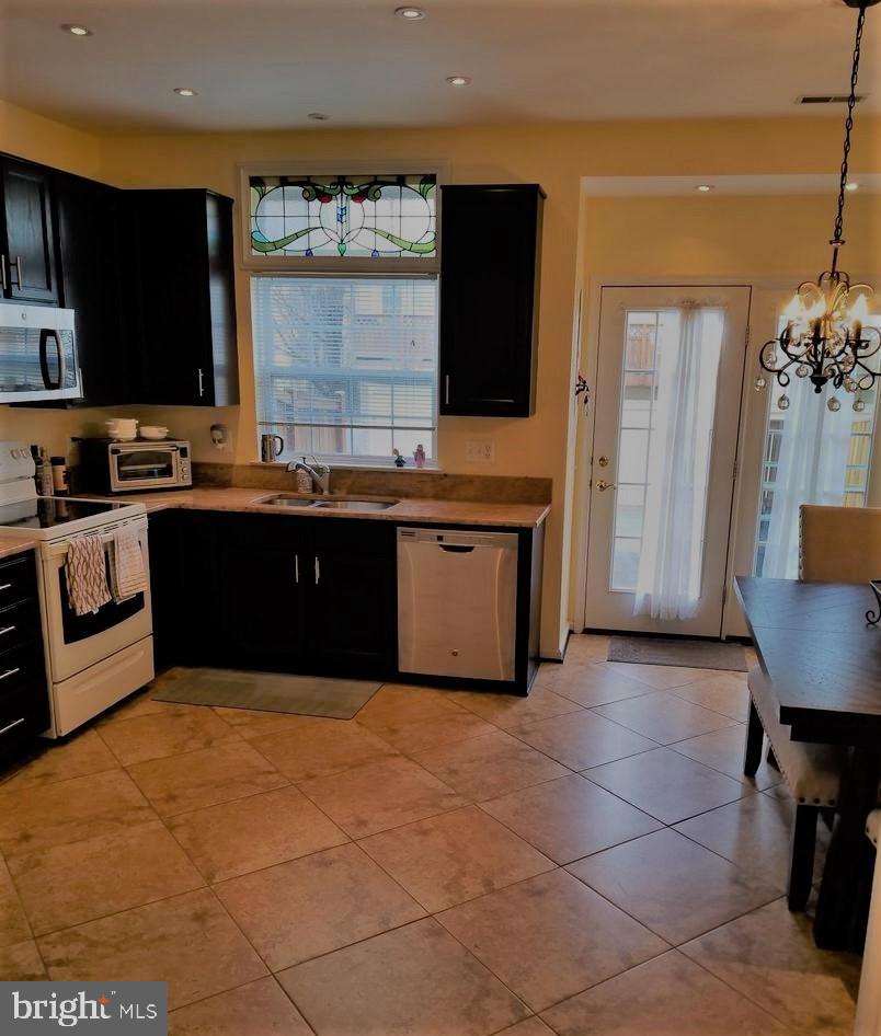 CEDAR LAKES - Residential Lease