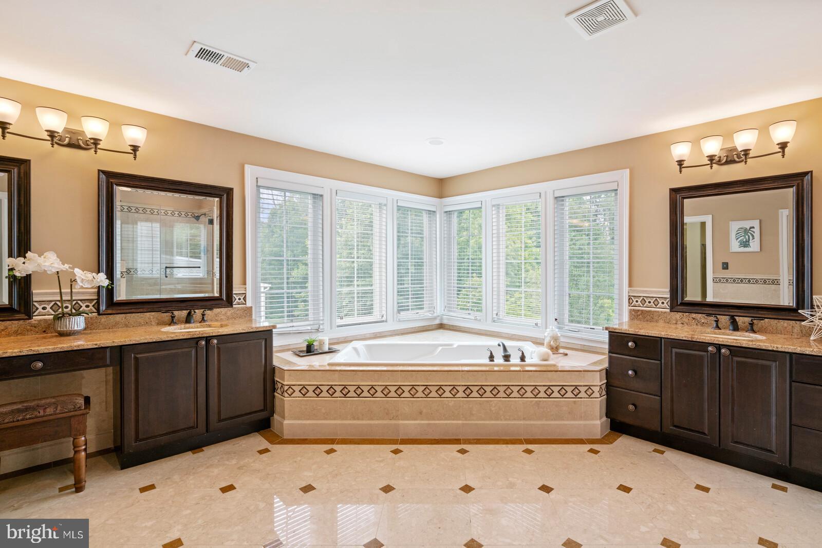 LAUREL HILL - Residential