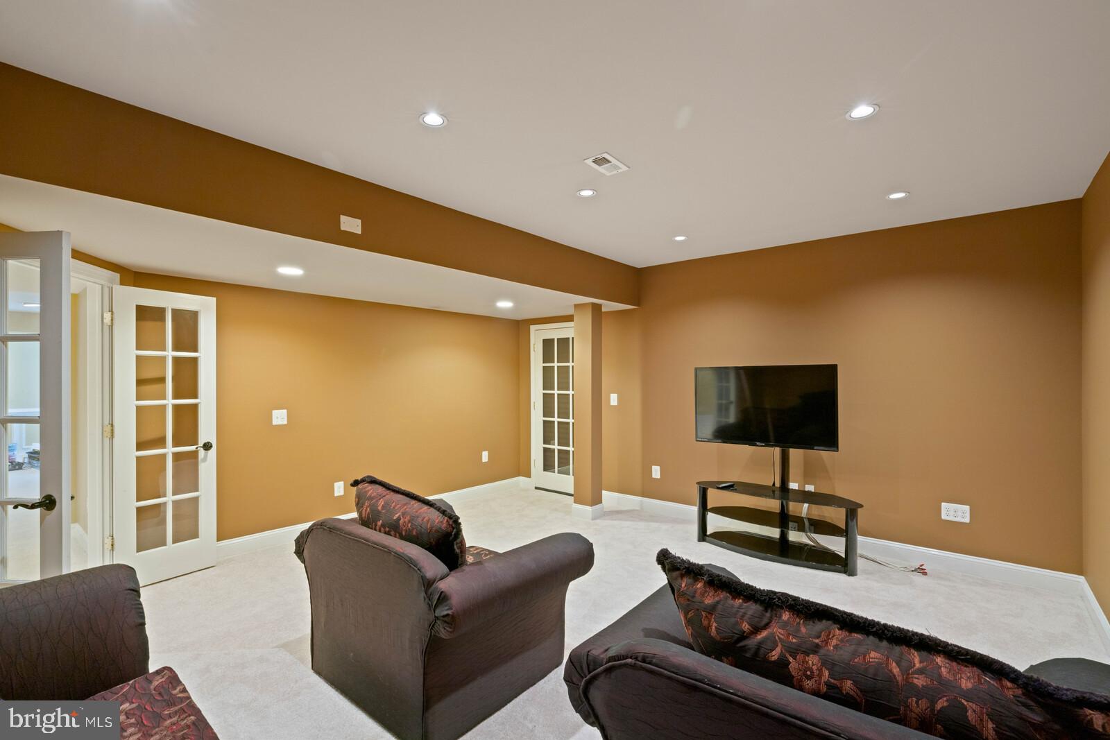 LAUREL HILL - Residential