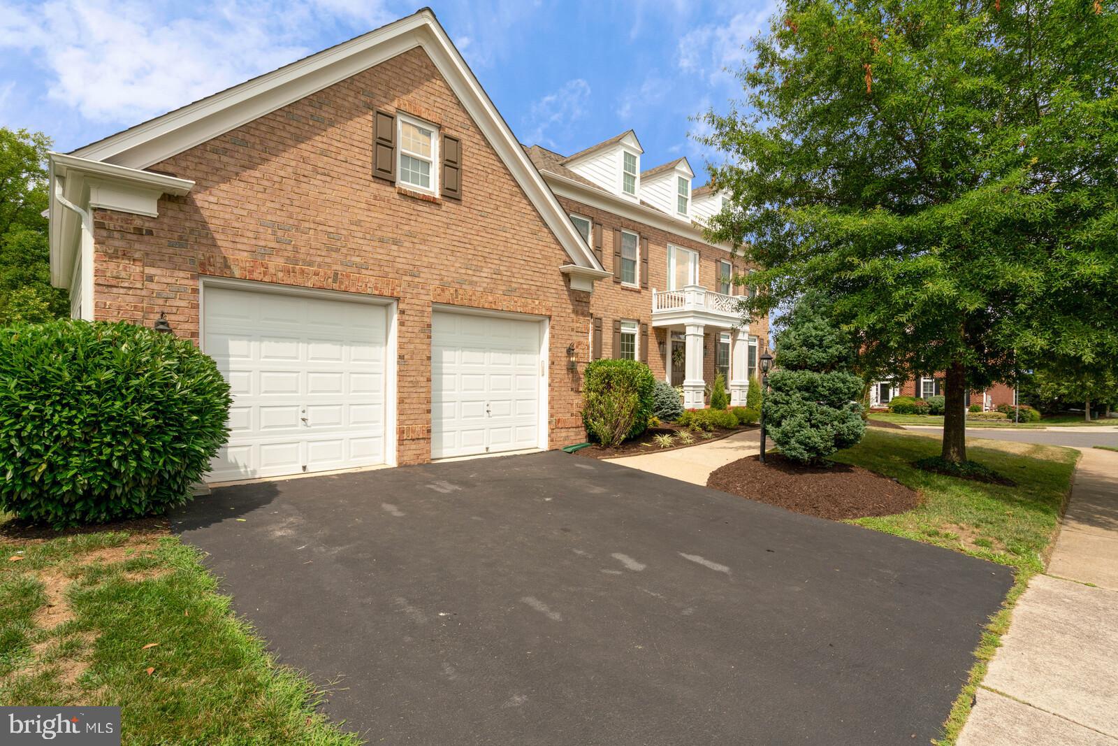 LAUREL HILL - Residential