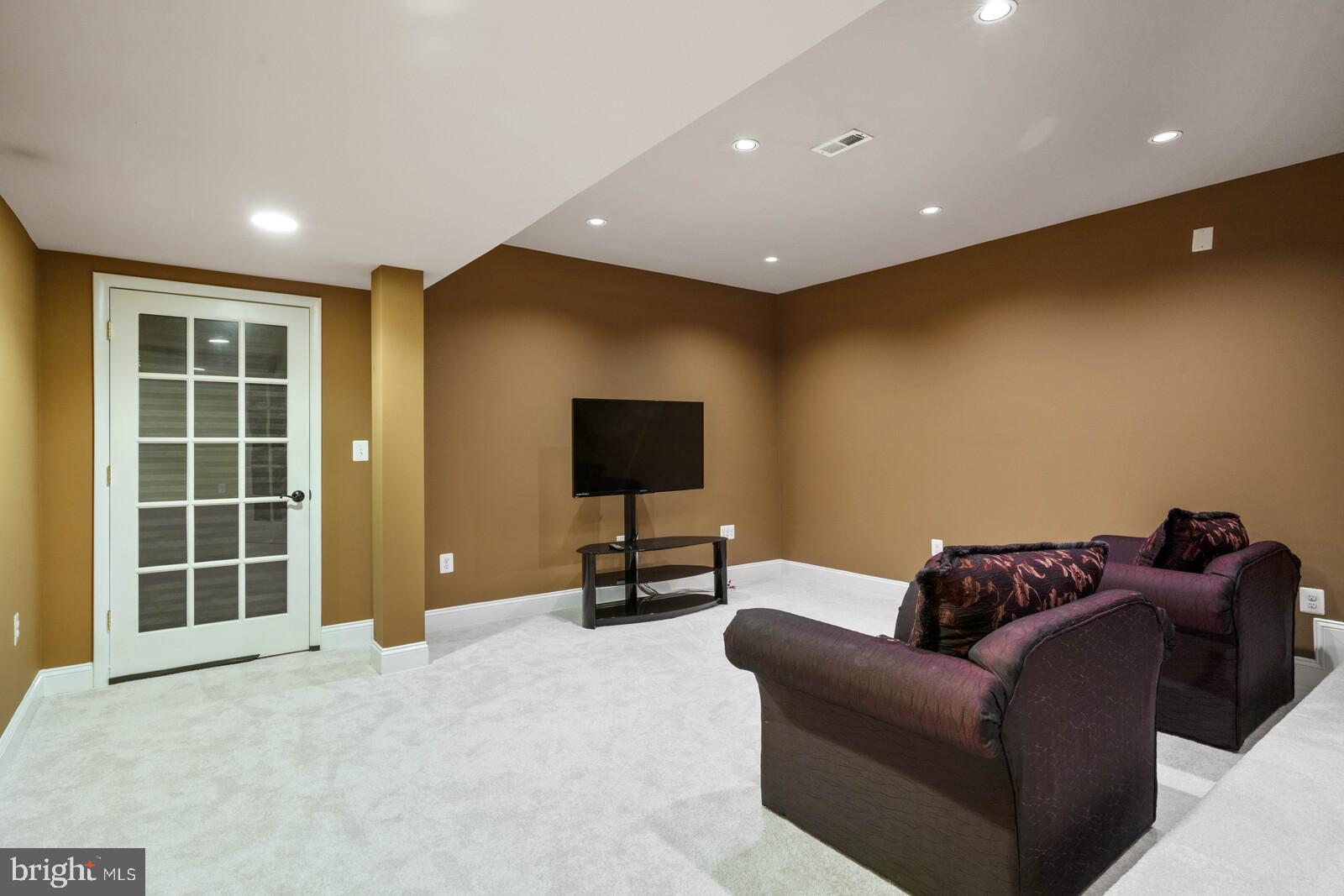 LAUREL HILL - Residential