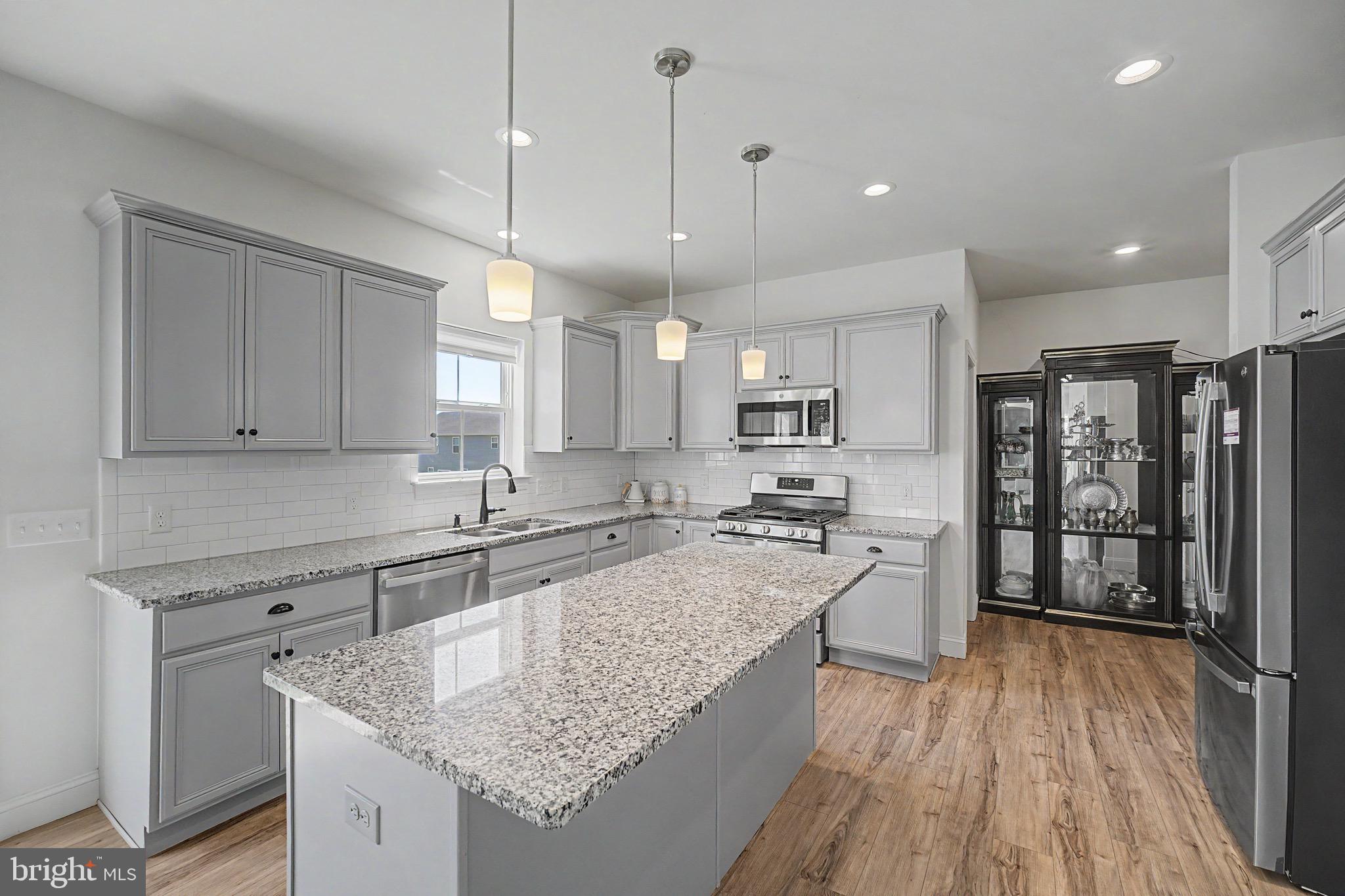 534 EMERALD WAY