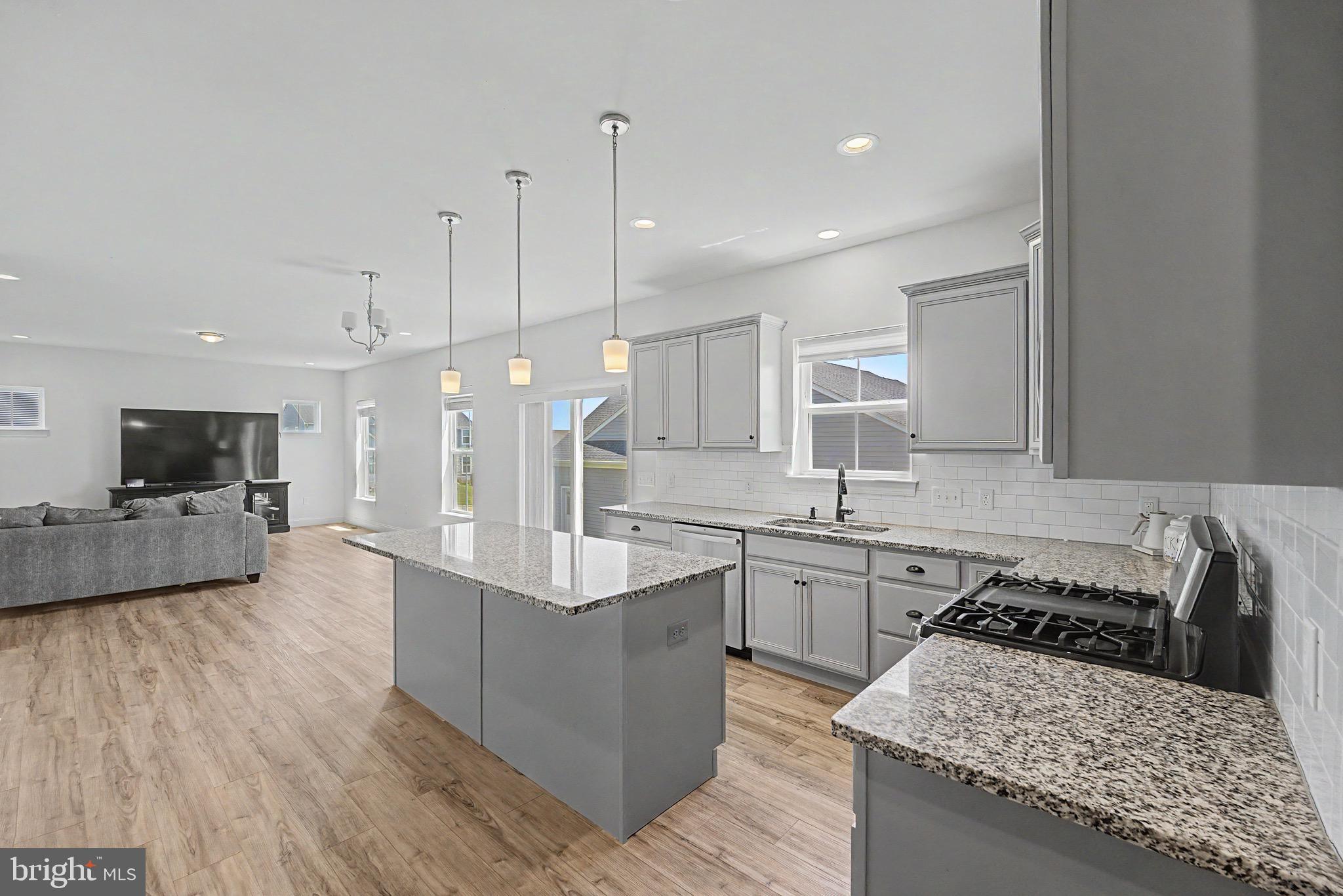 534 EMERALD WAY