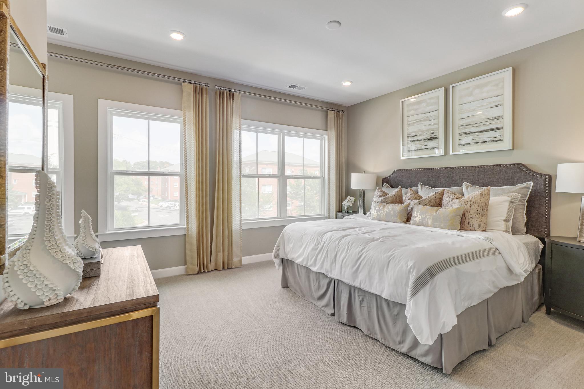 768 S GREENBRIER STREET