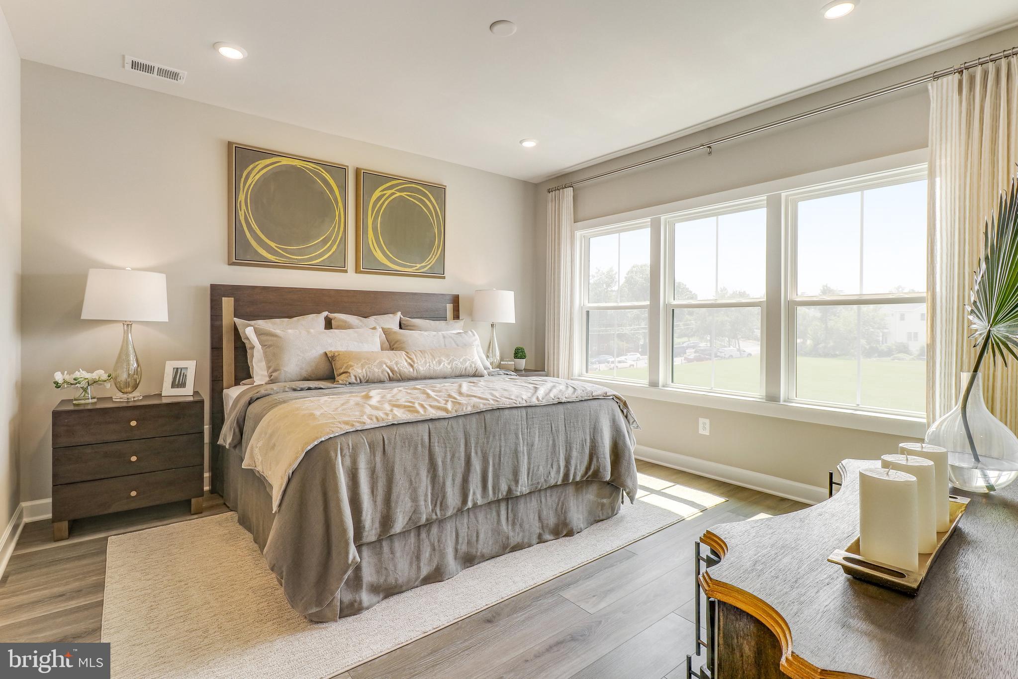 768 S GREENBRIER STREET