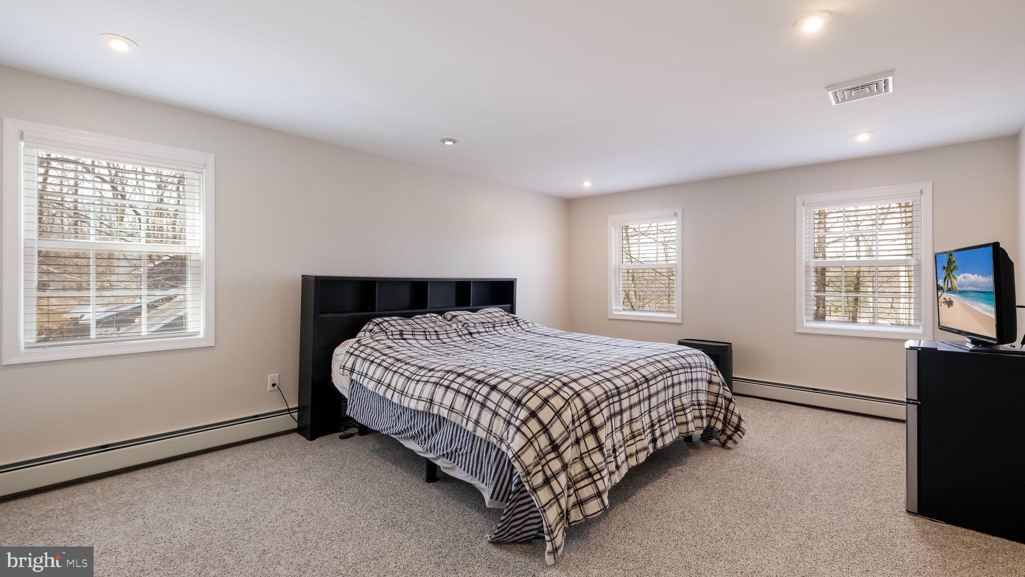 HUNTERS RUN - Residential