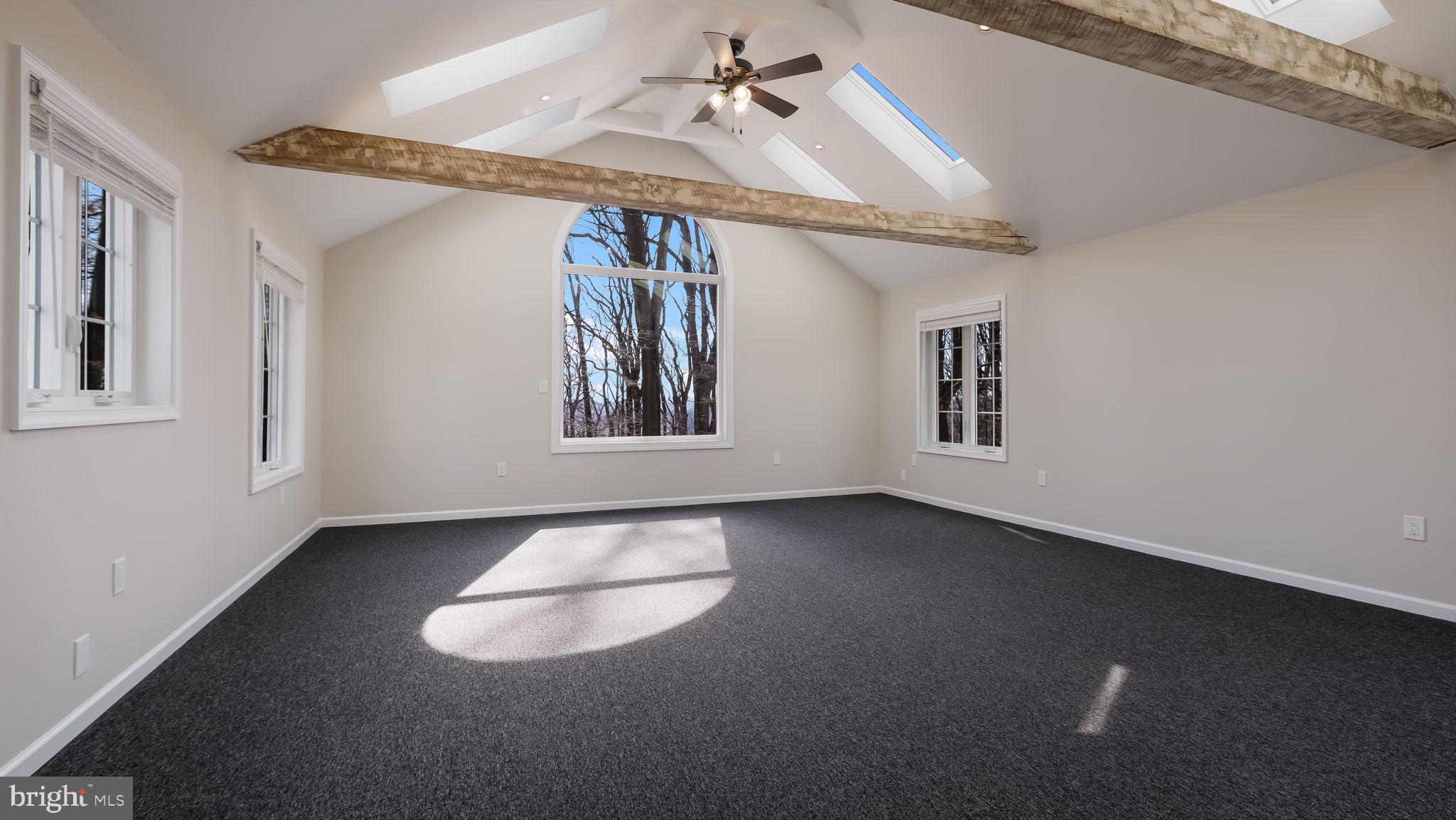 HUNTERS RUN - Residential