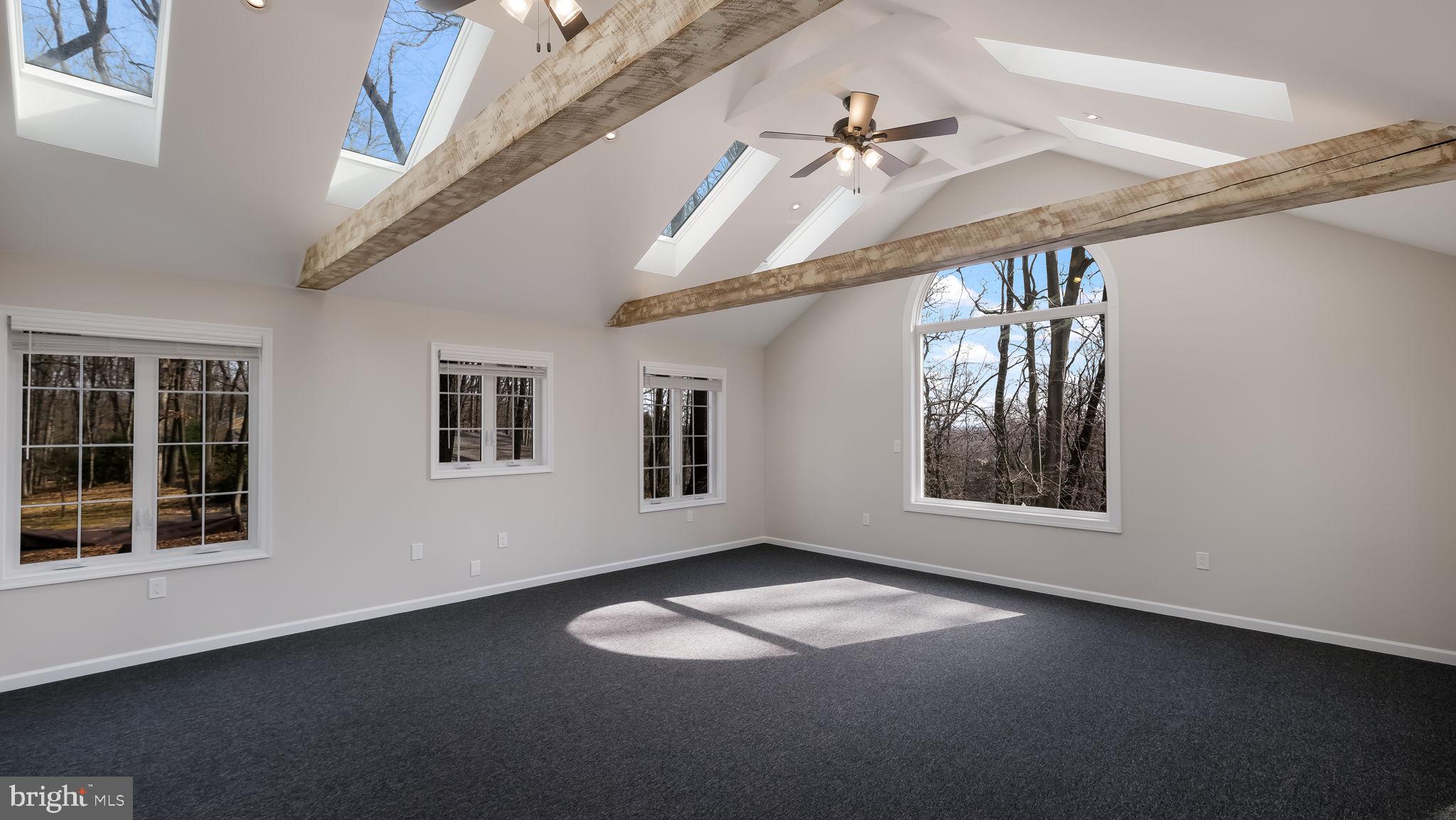 HUNTERS RUN - Residential