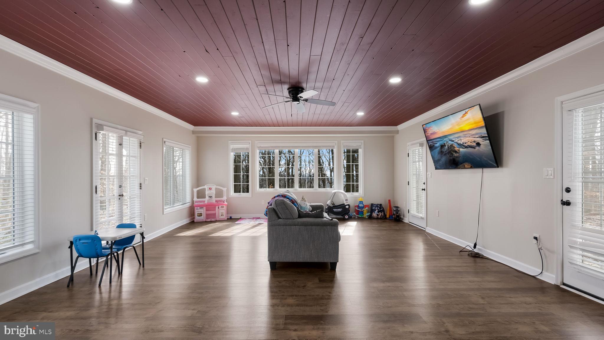 HUNTERS RUN - Residential