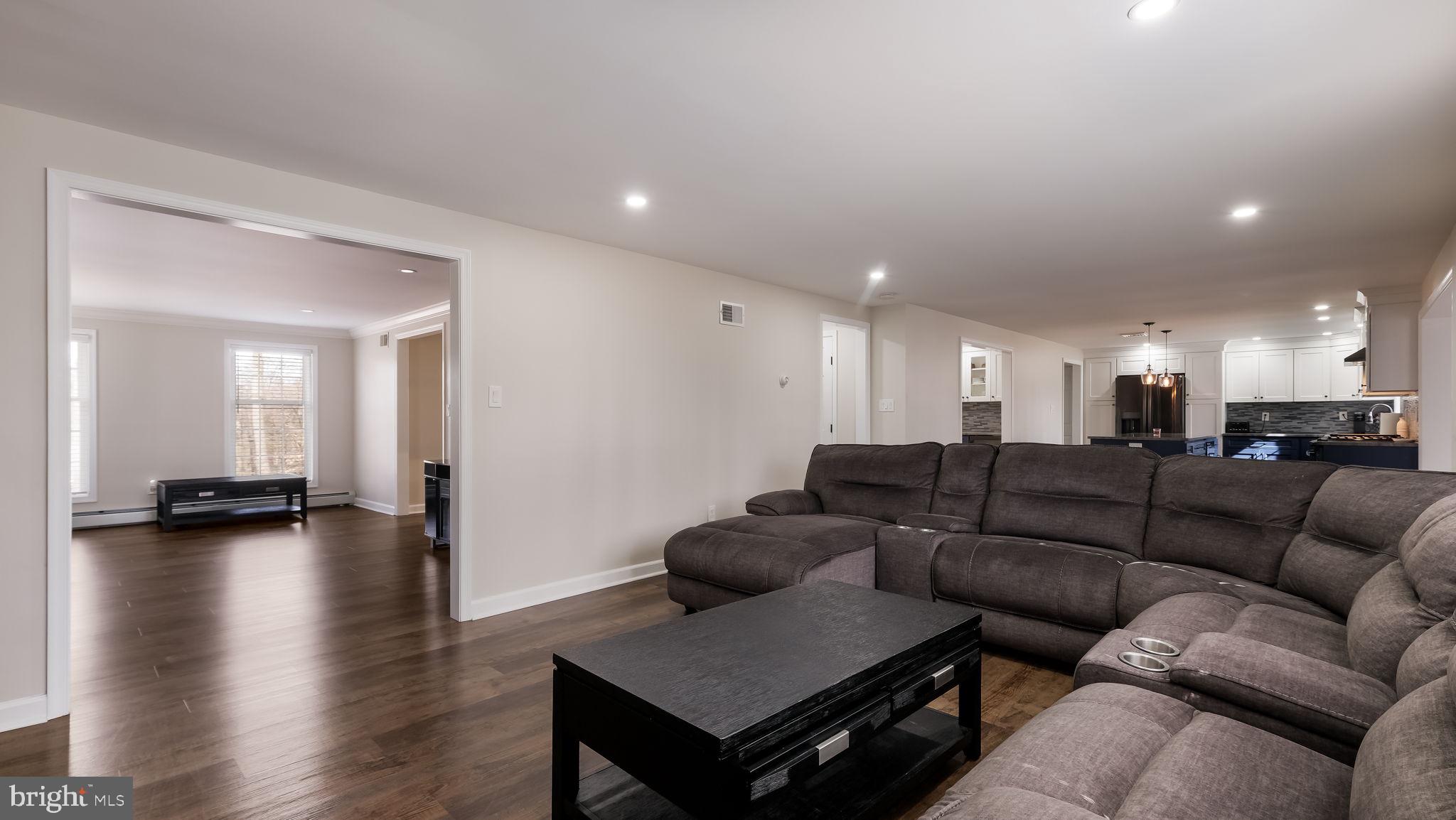 HUNTERS RUN - Residential