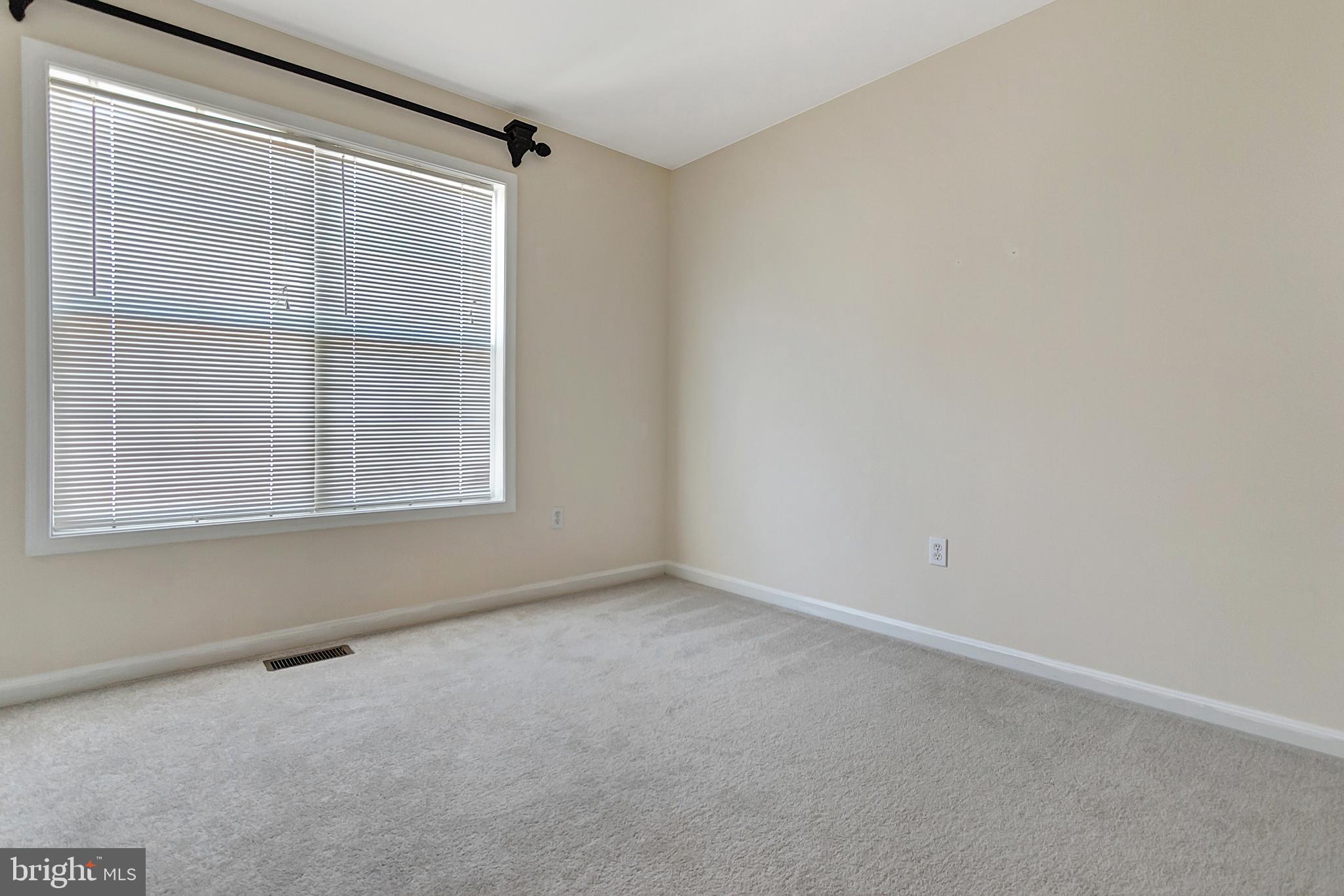 EMERALD KNOLLS - Residential Lease