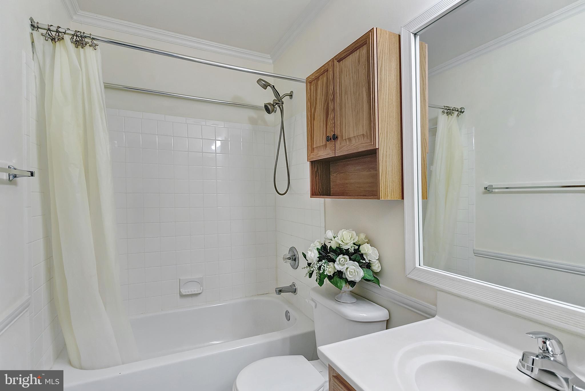 EMERALD KNOLLS - Residential Lease