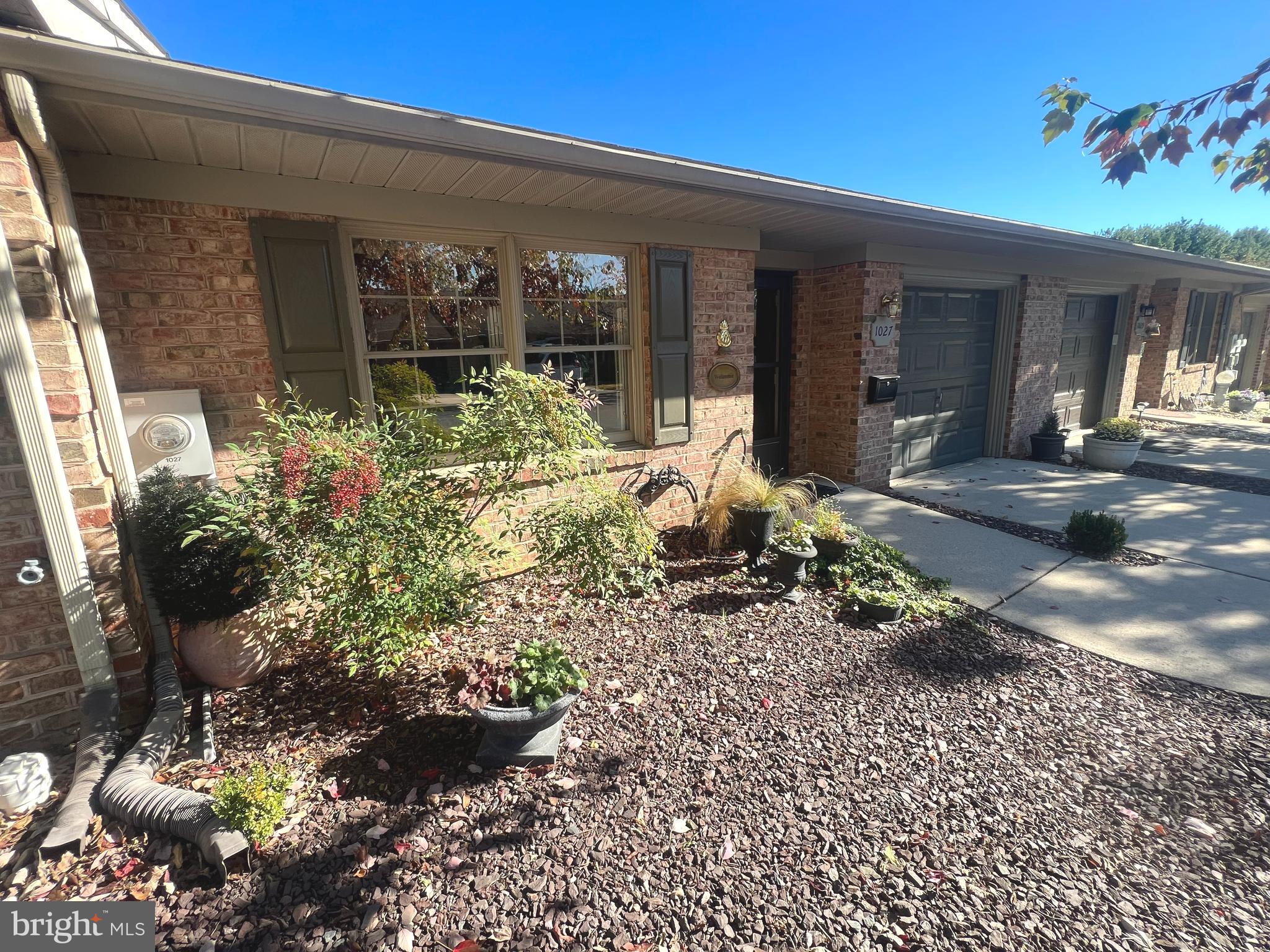 1027 MATTHEW COURT