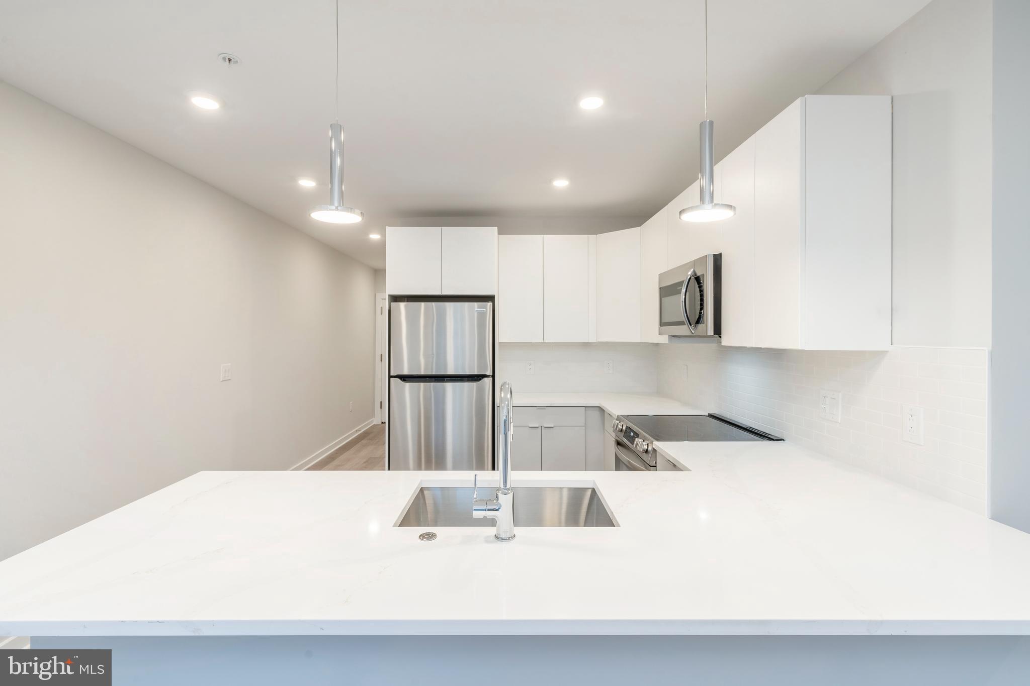 EAST FALLS - Residential Lease