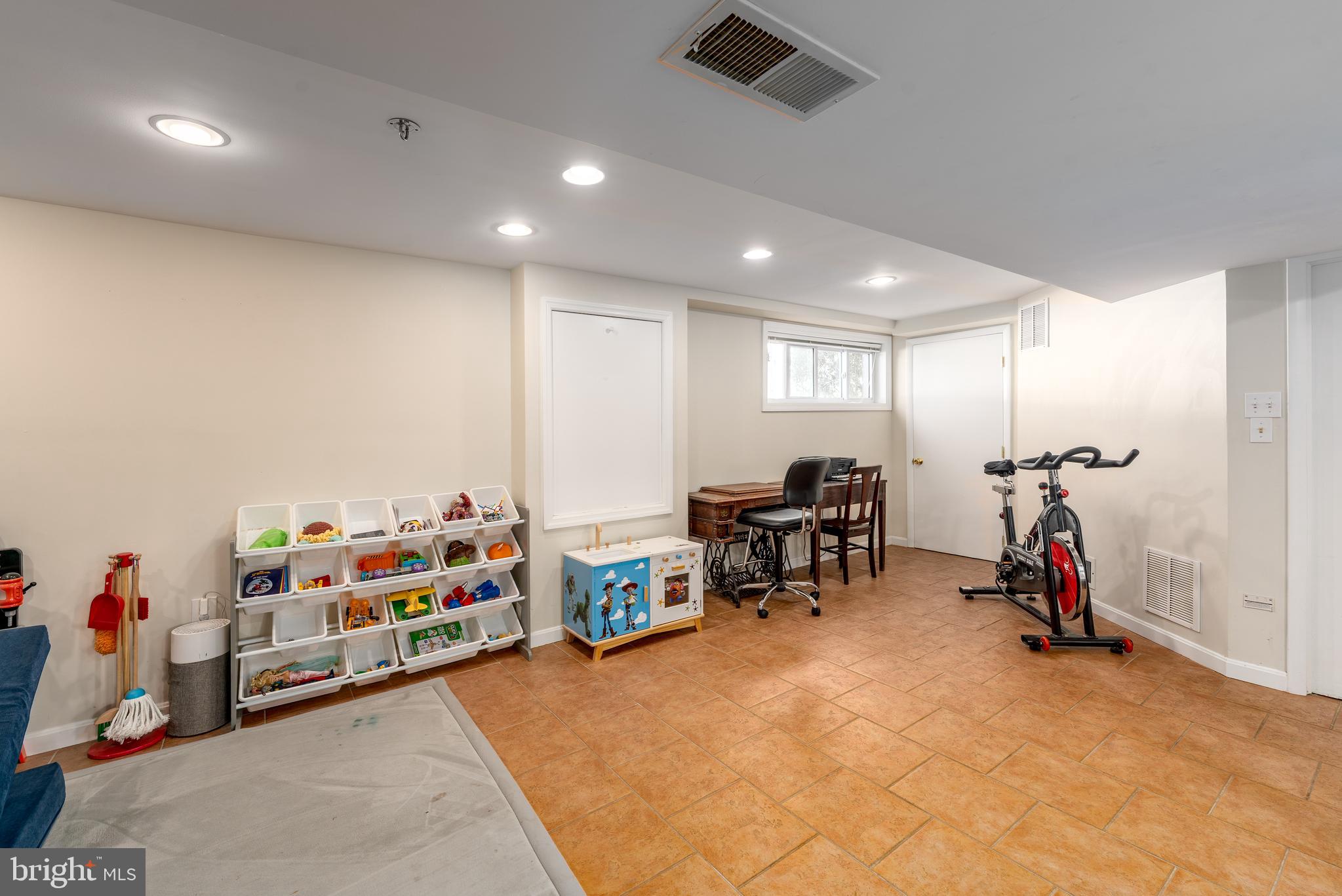 CONN AVE PARK - Residential Lease