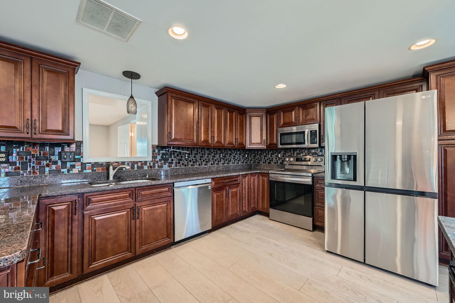 EDGEMERE - Residential