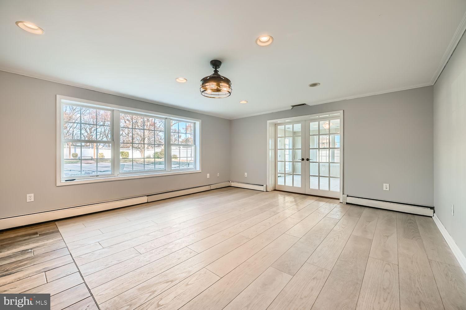 EDGEMERE - Residential