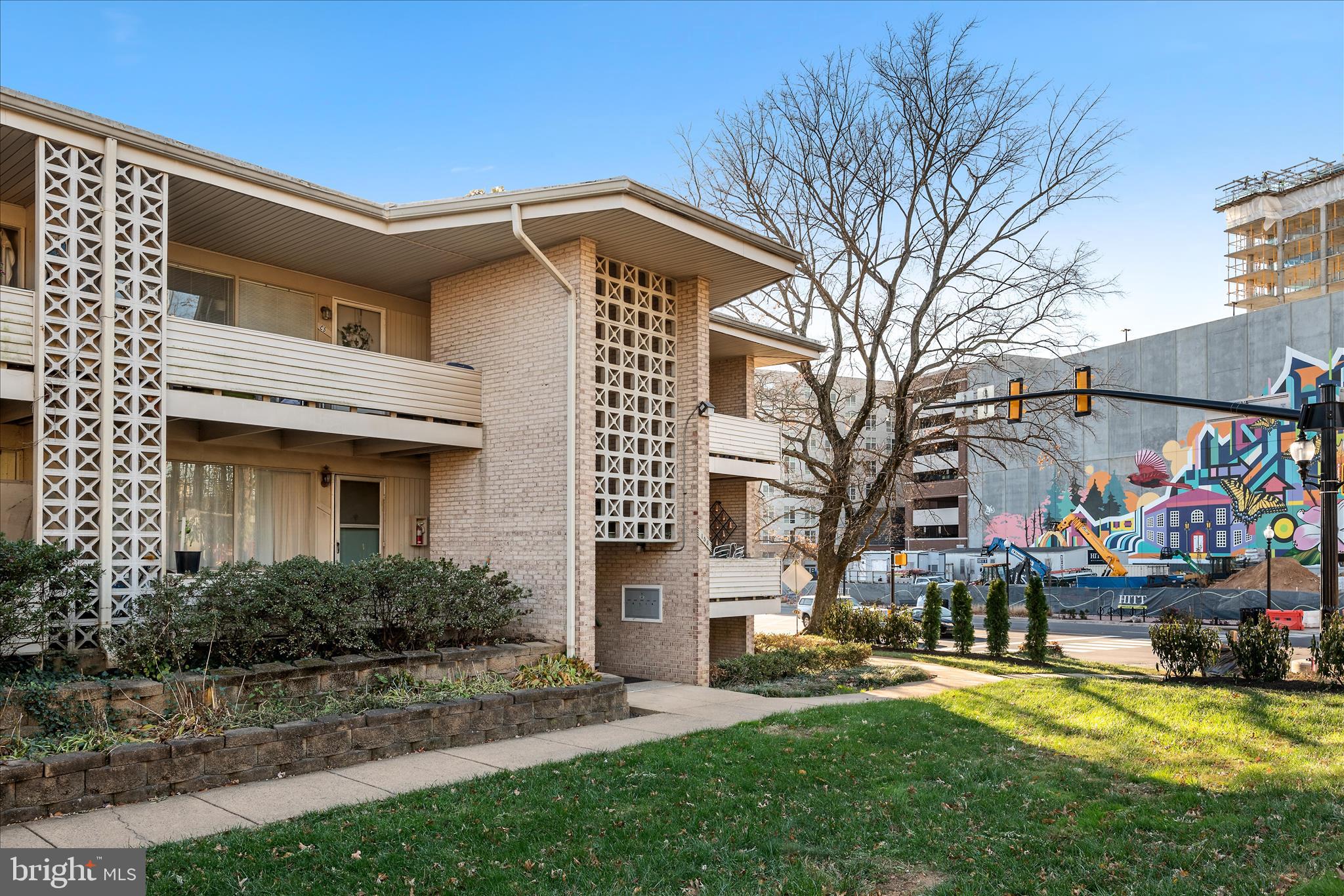 FALLS PLAZA - Residential