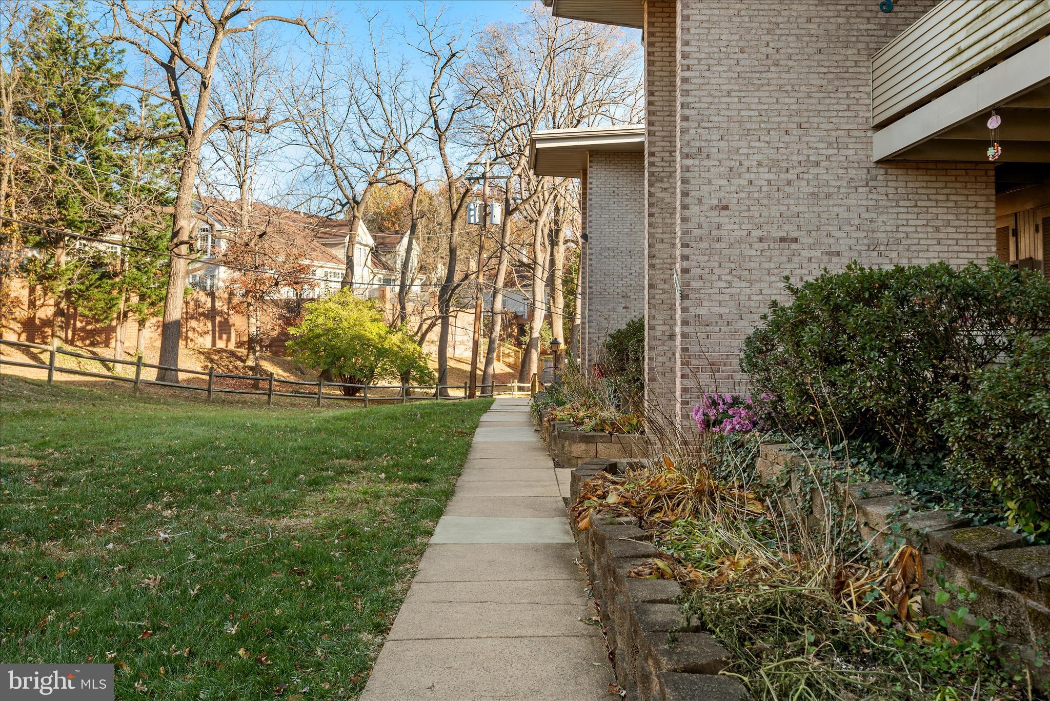 FALLS PLAZA - Residential