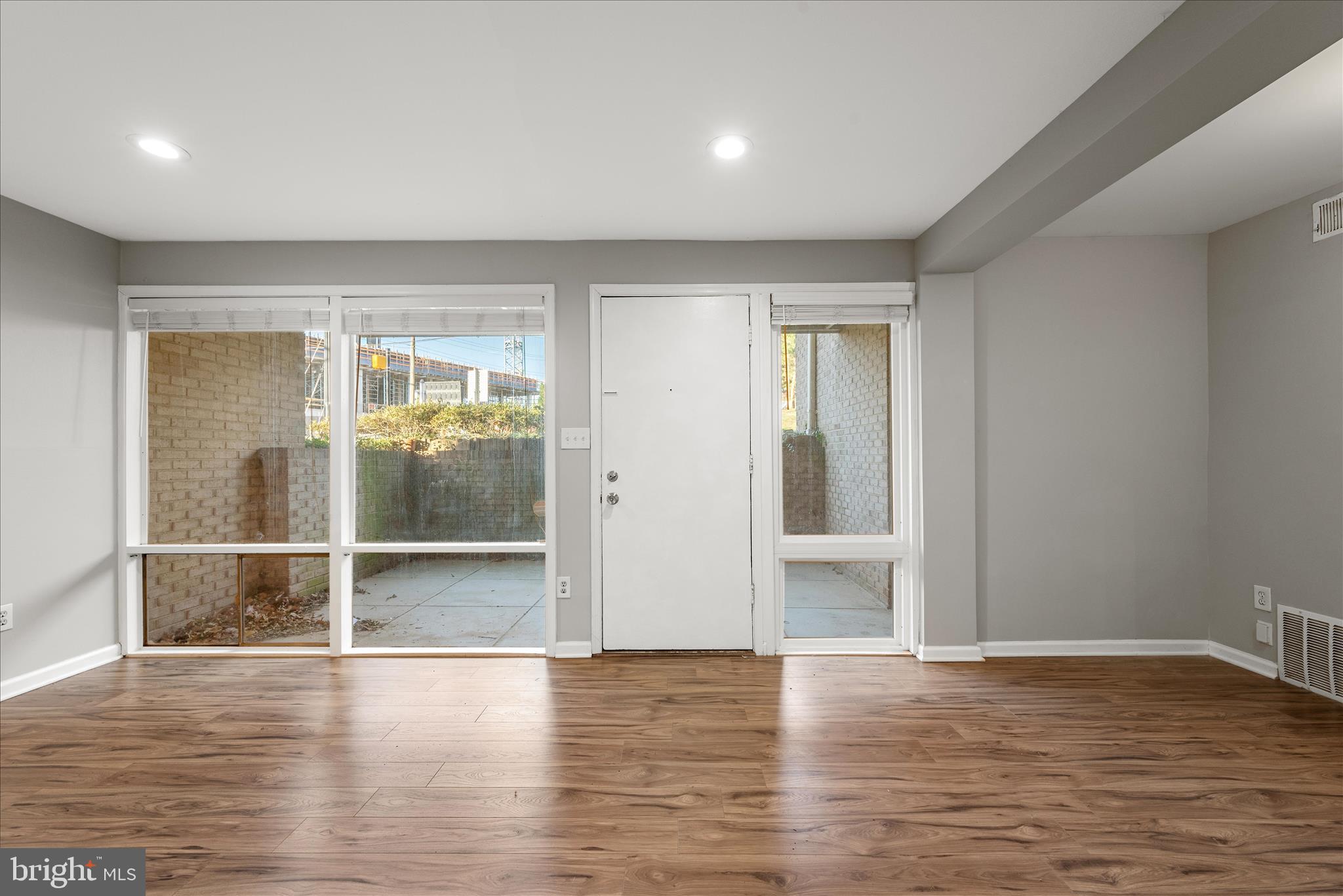 FALLS PLAZA - Residential