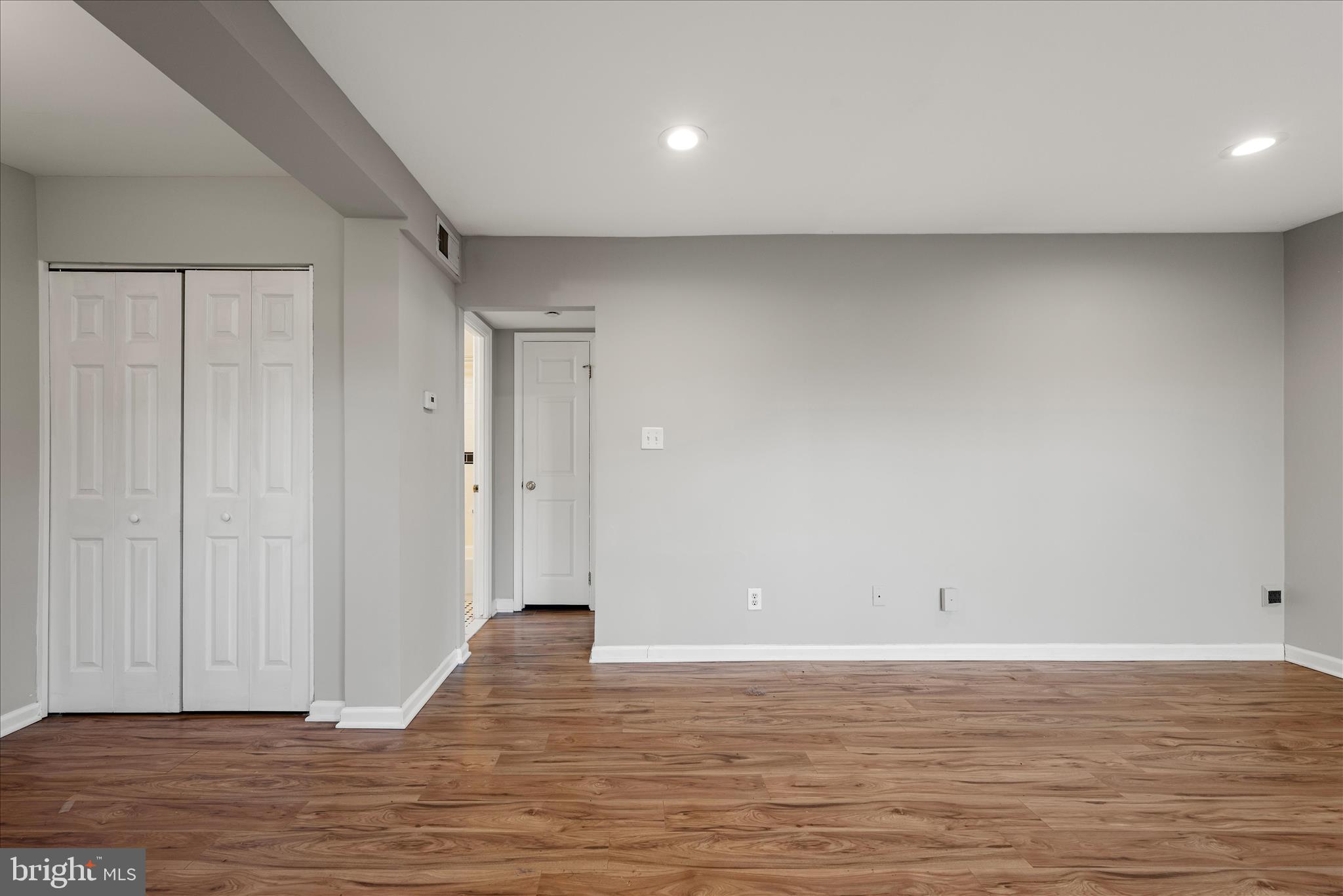 FALLS PLAZA - Residential