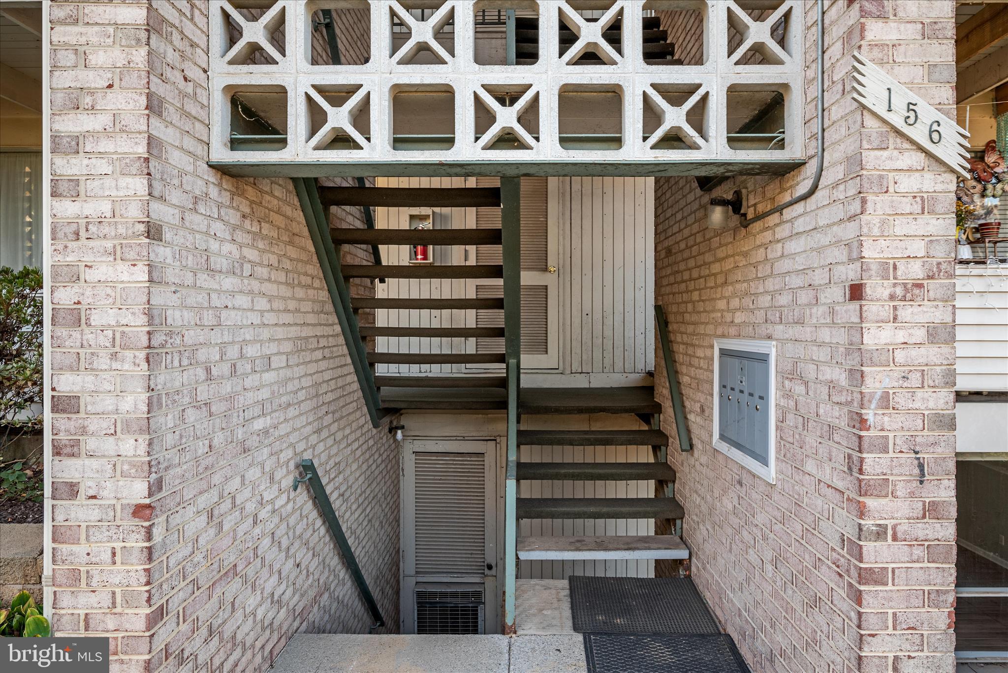 FALLS PLAZA - Residential