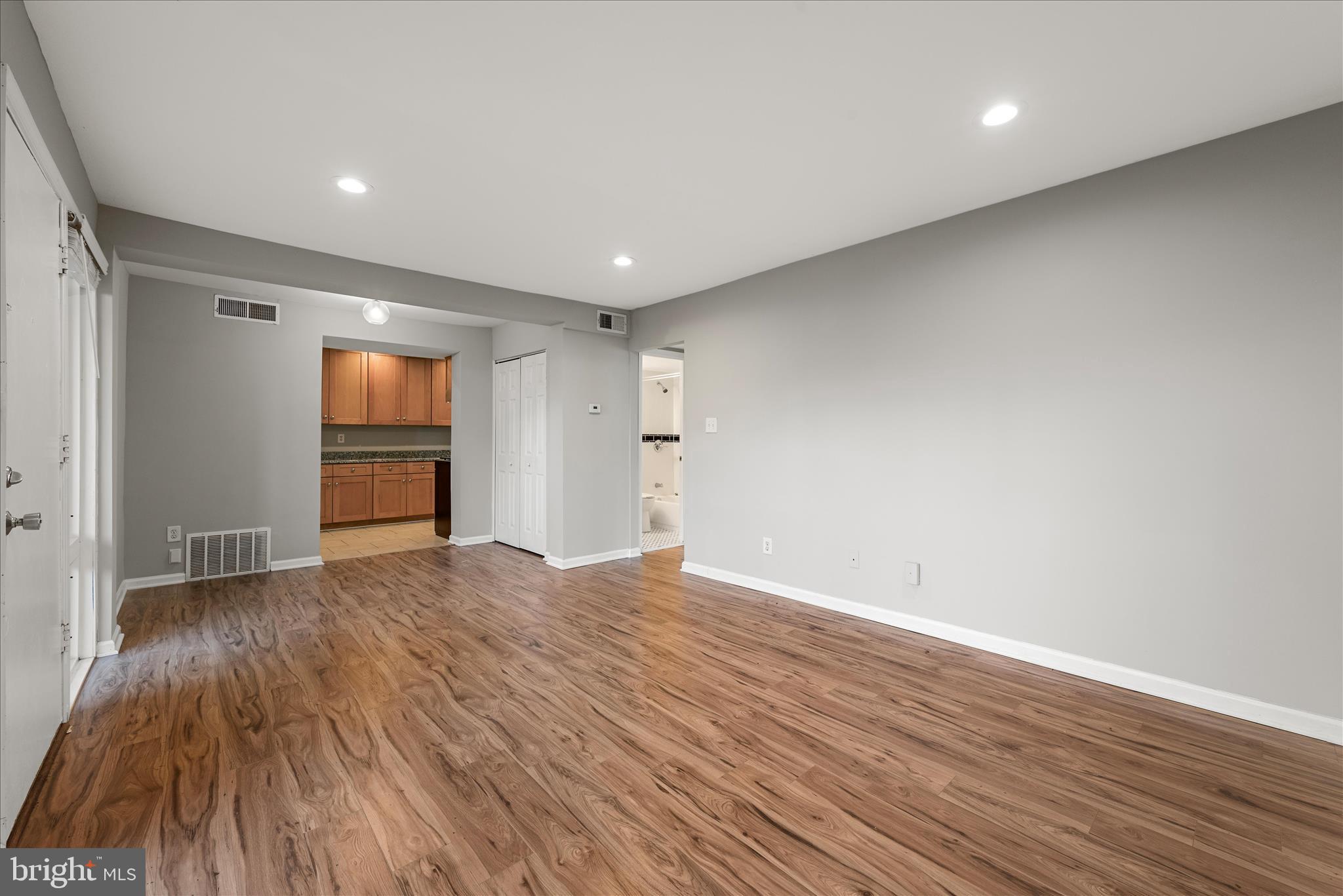 FALLS PLAZA - Residential