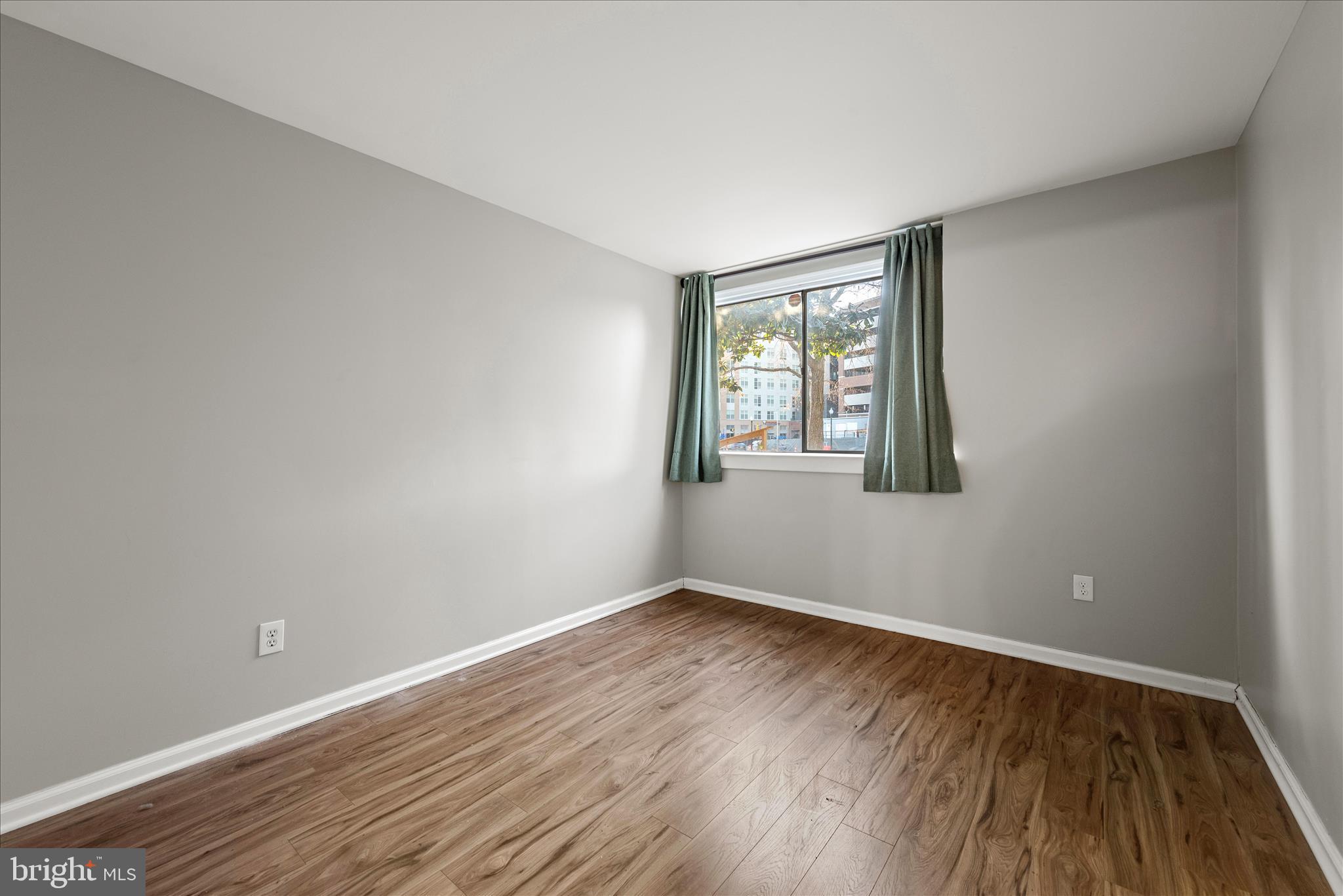 FALLS PLAZA - Residential